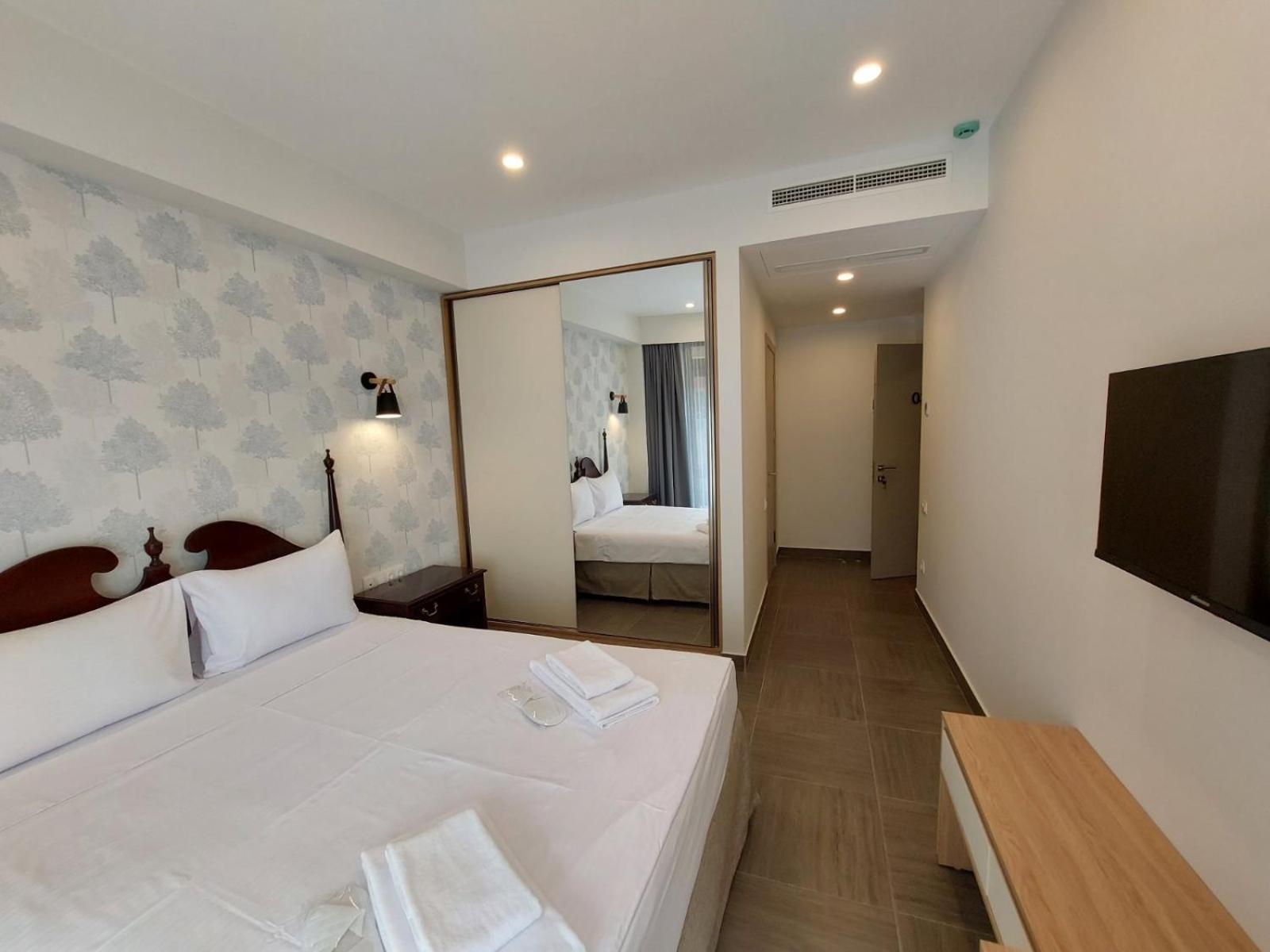 Double Room with Patio photo 1