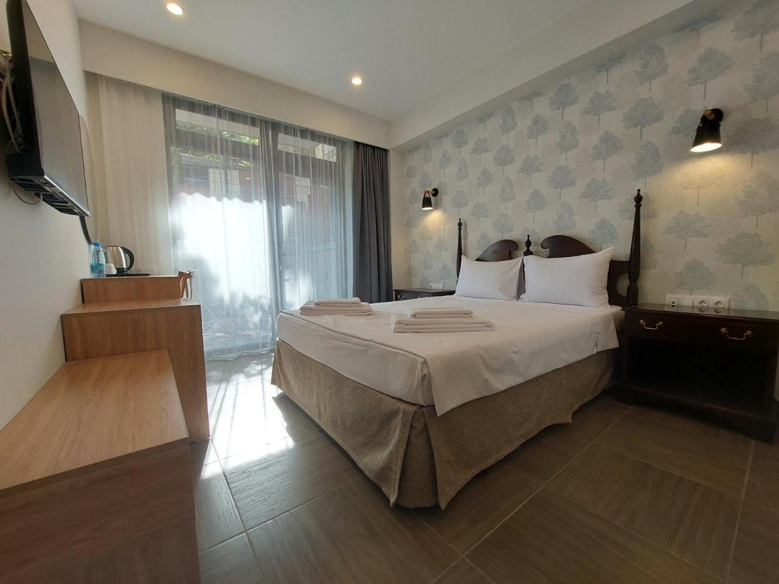Double Room with Patio photo 2