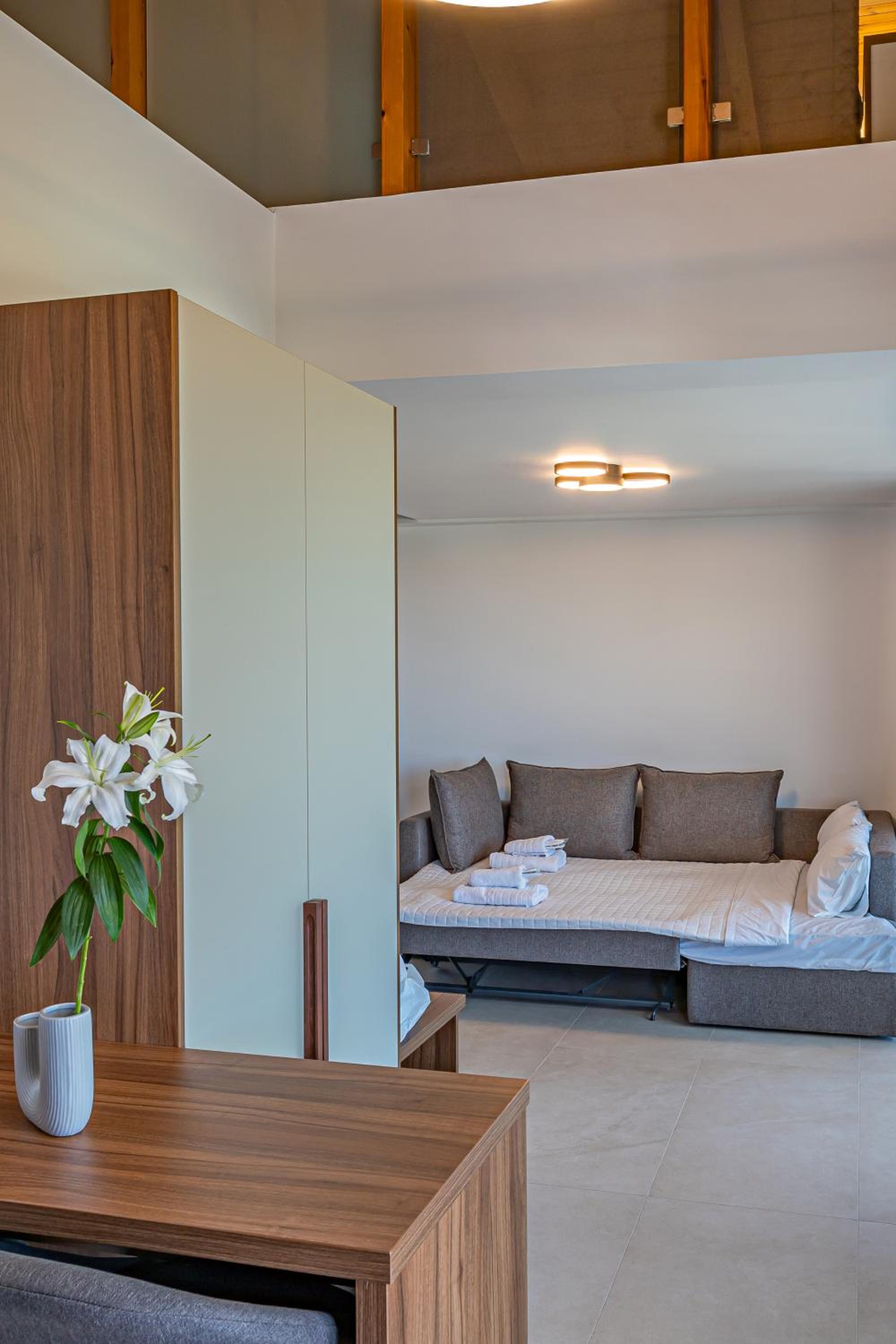 Junior Suite with Balcony - Photo 14