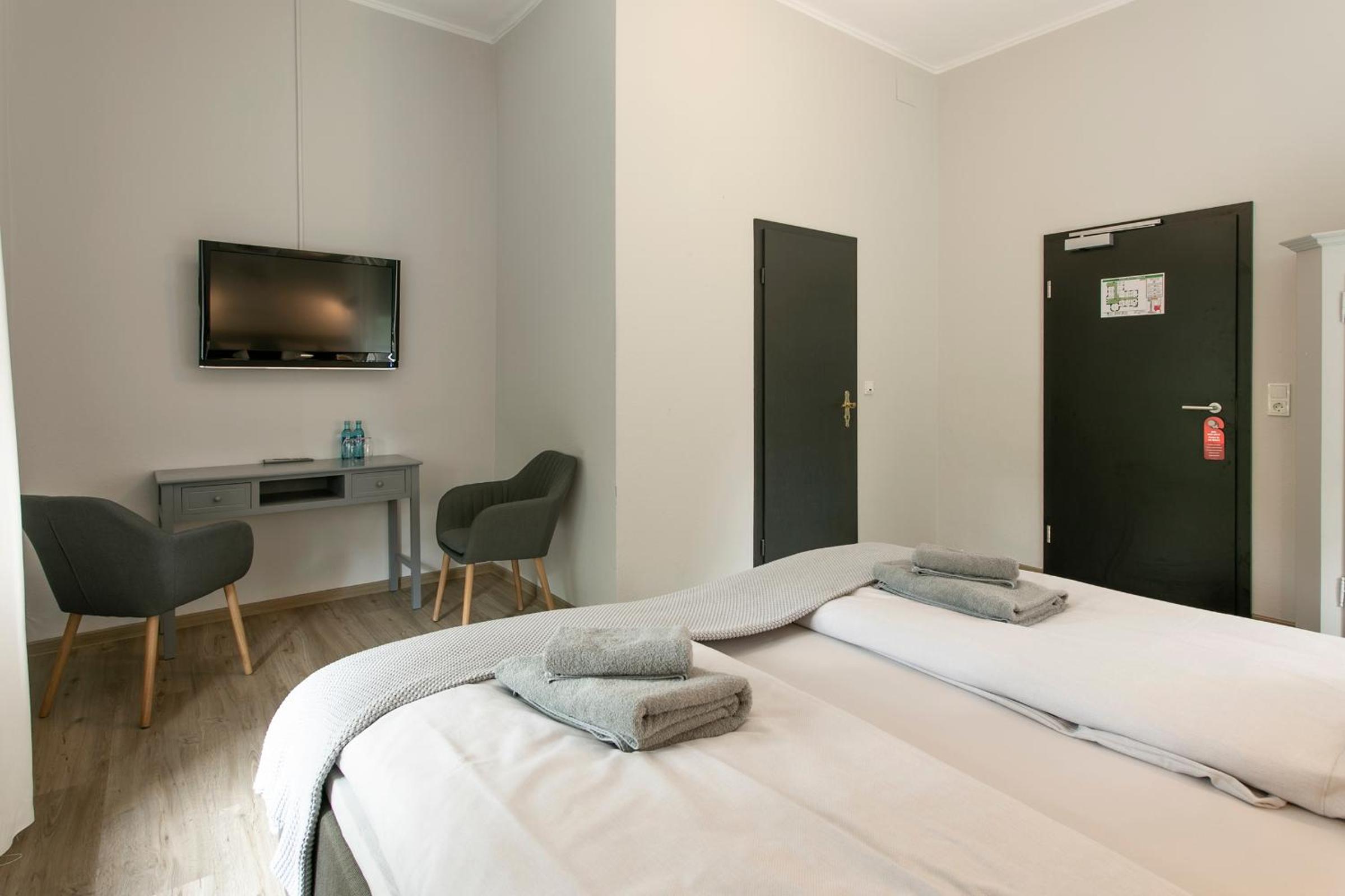 Double Room - Photo 5