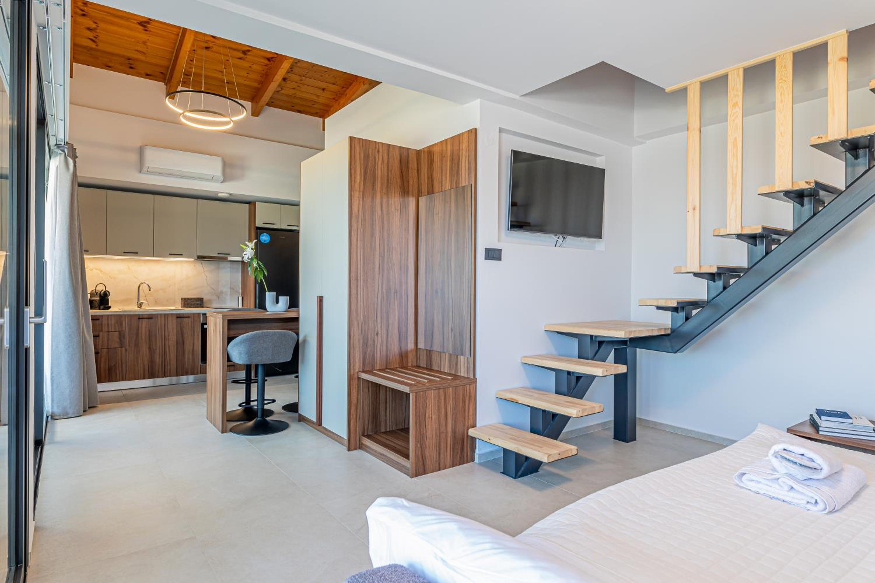 Junior Suite with Balcony - Photo 1