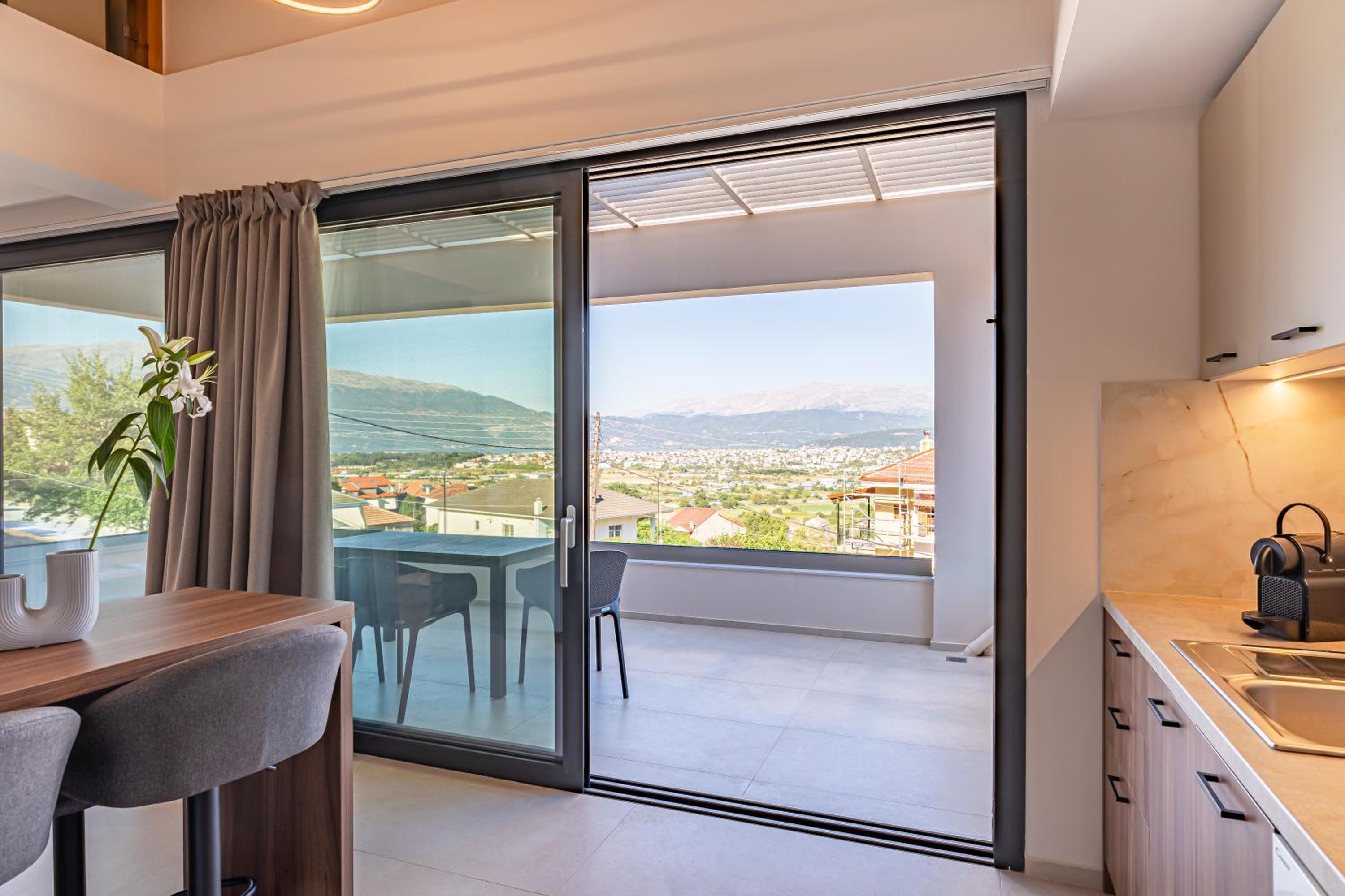 Junior Suite with Balcony - Photo 10