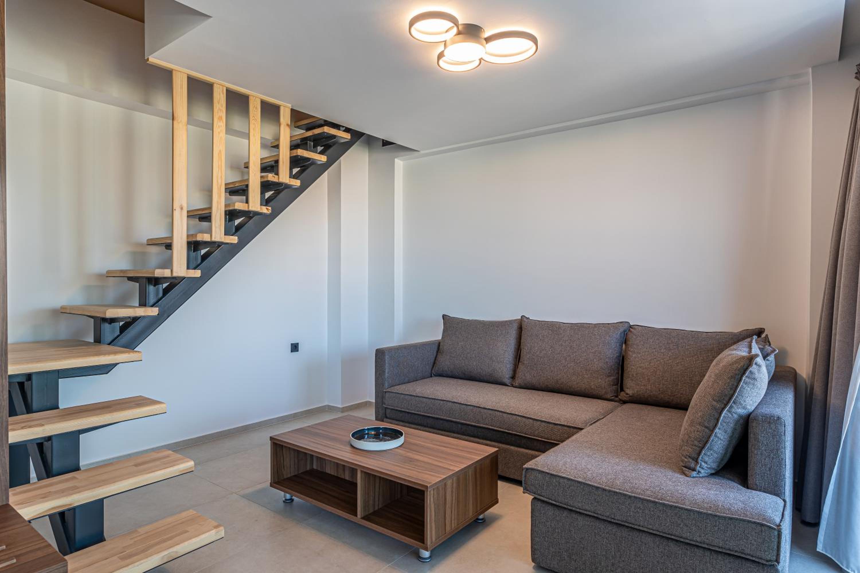 Junior Suite with Balcony - Photo 8
