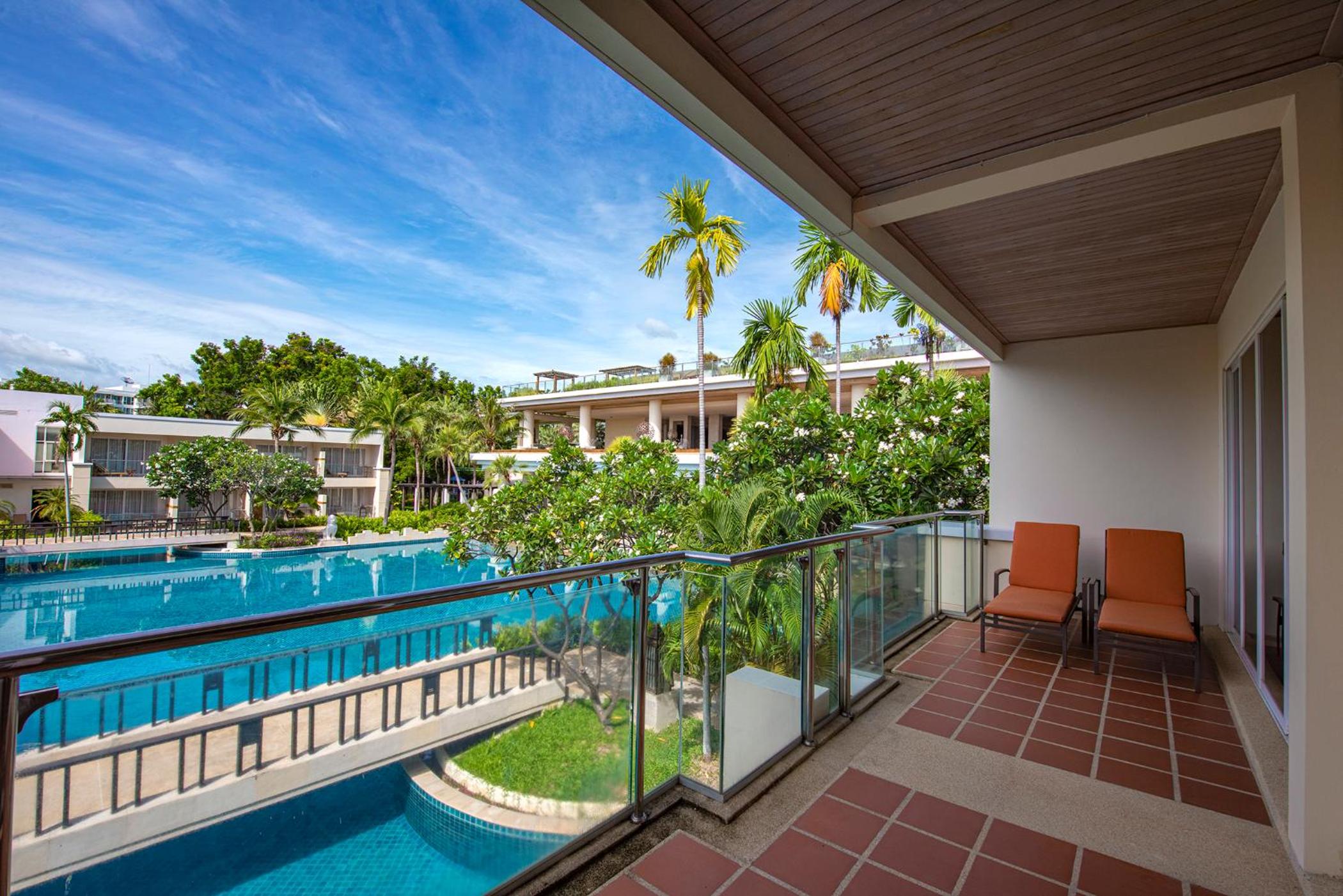 Two-Bedroom Corner Suite with Resort View - Photo 3