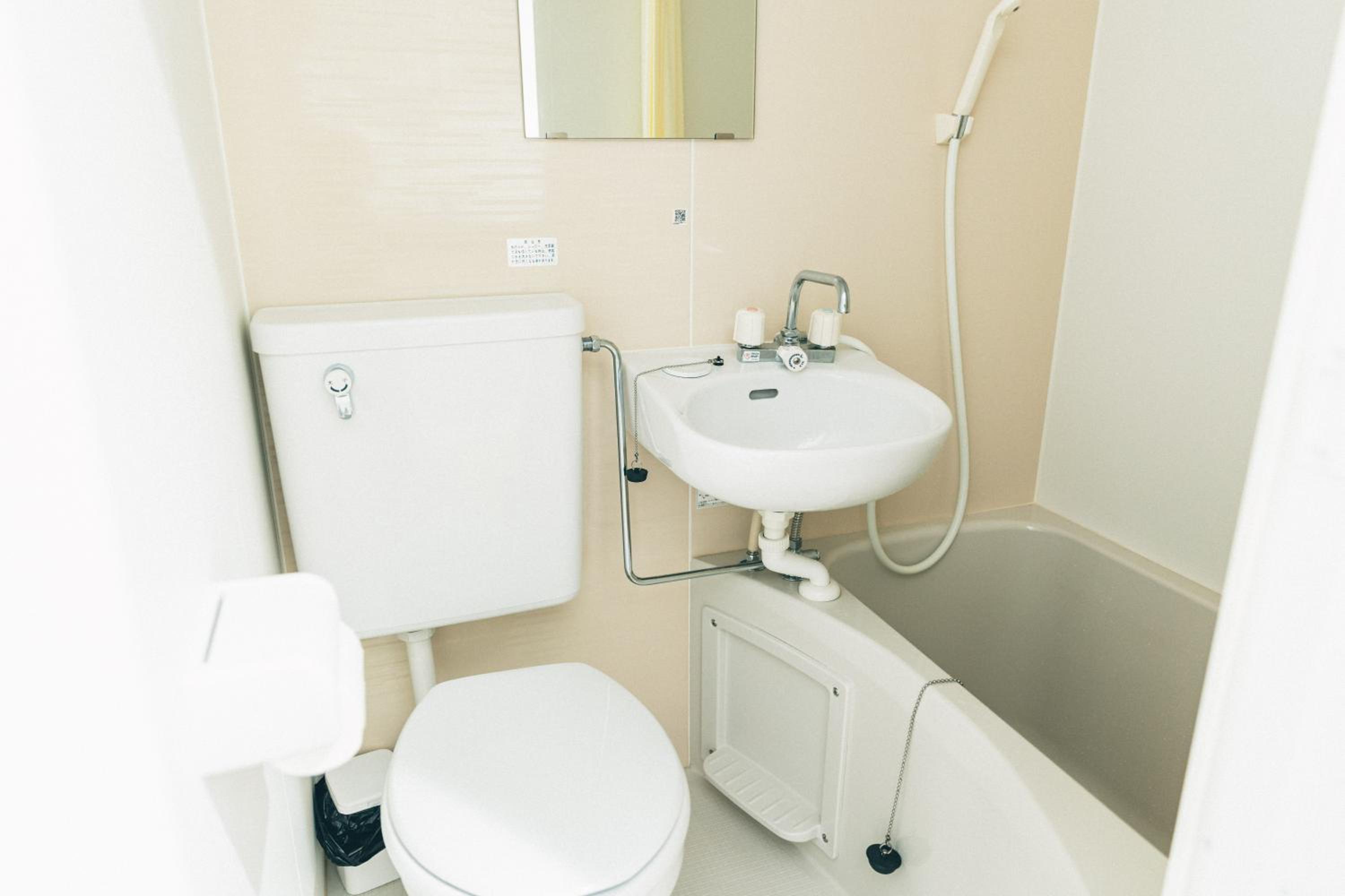 Twin Room with Private Bathroom photo 3