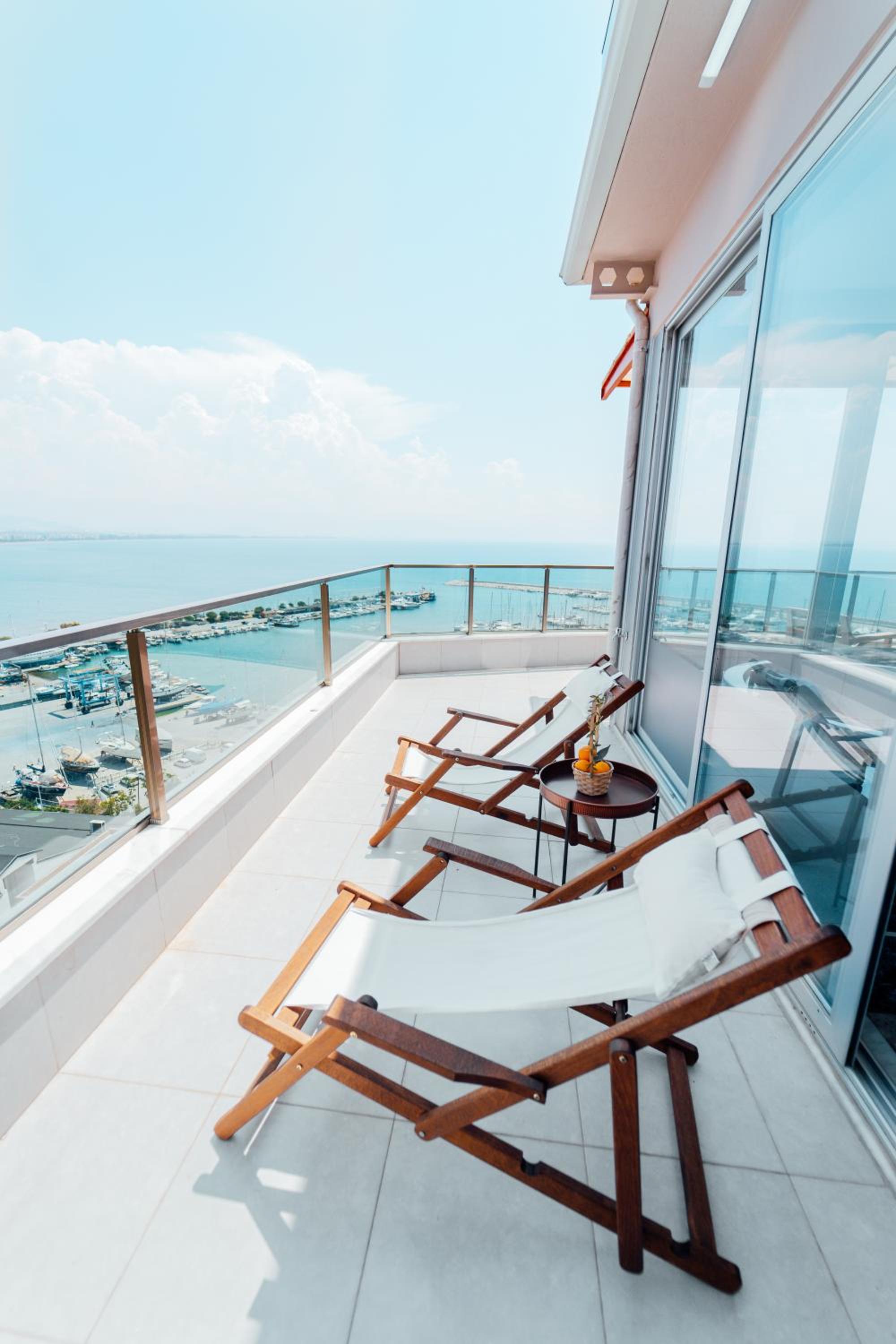 Family Suite with Balcony - Photo 13
