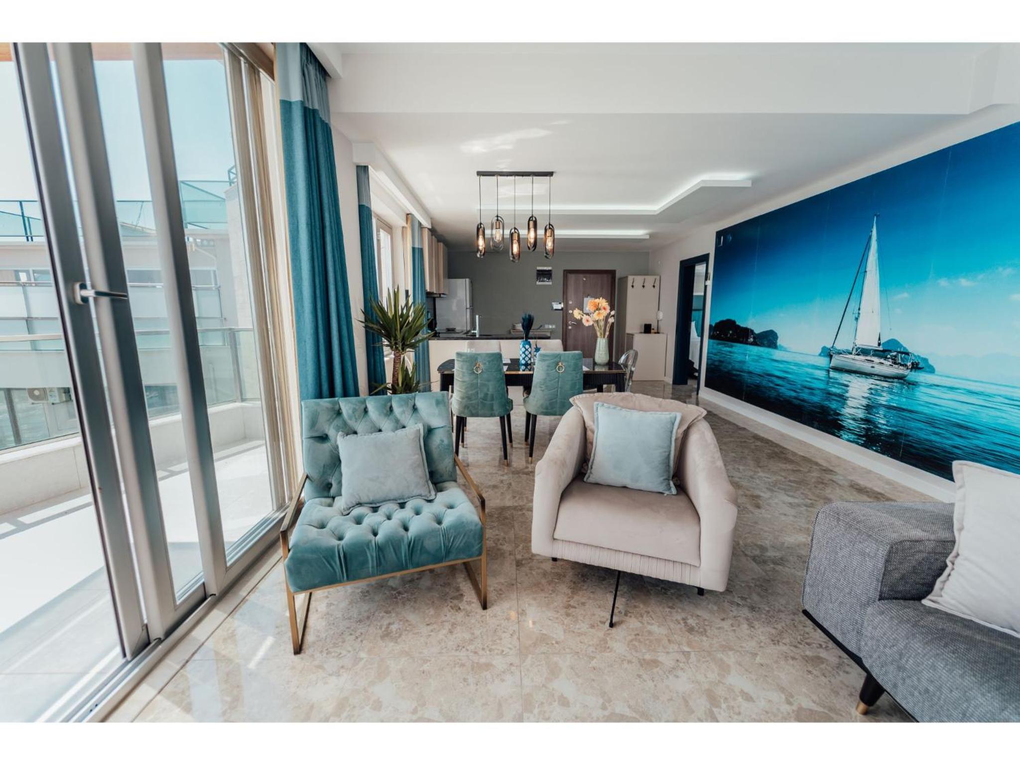 Family Suite with Balcony - Photo 12