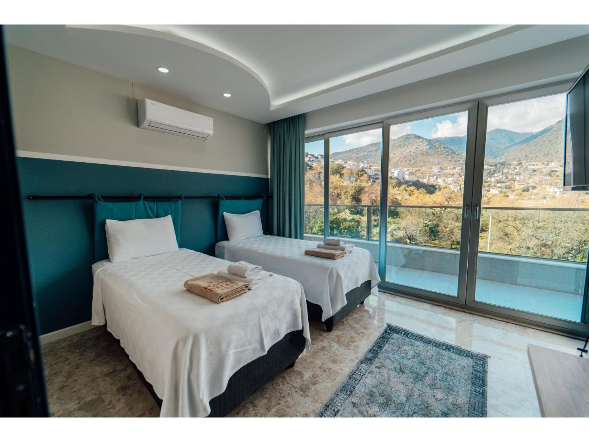 Family Suite with Balcony - Photo 1