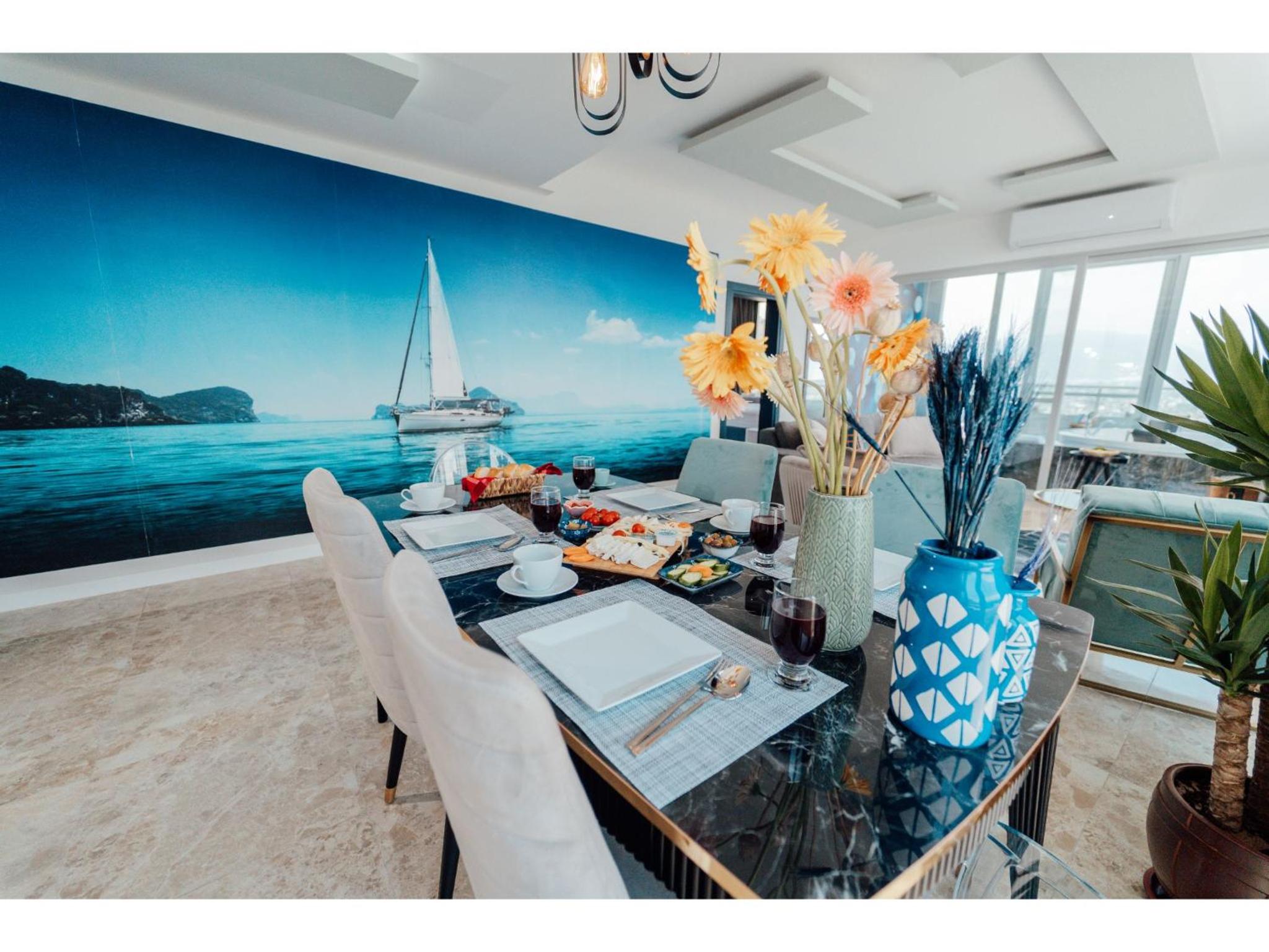 Family Suite with Balcony - Photo 10