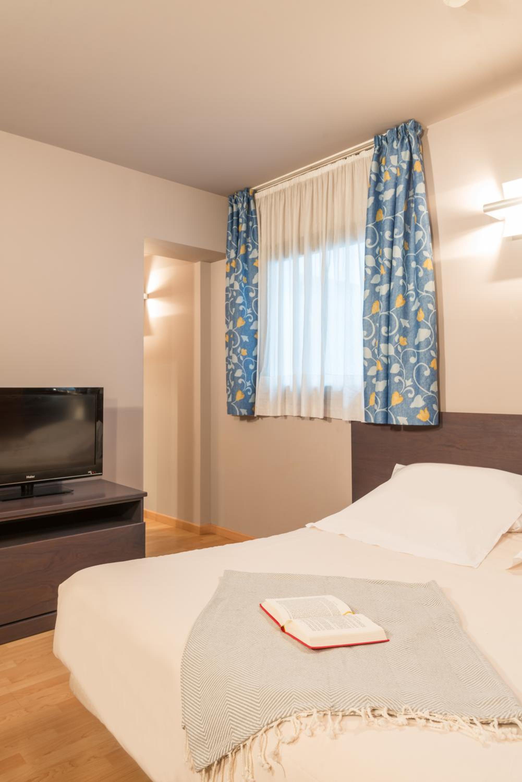 Studio (3 Adults)