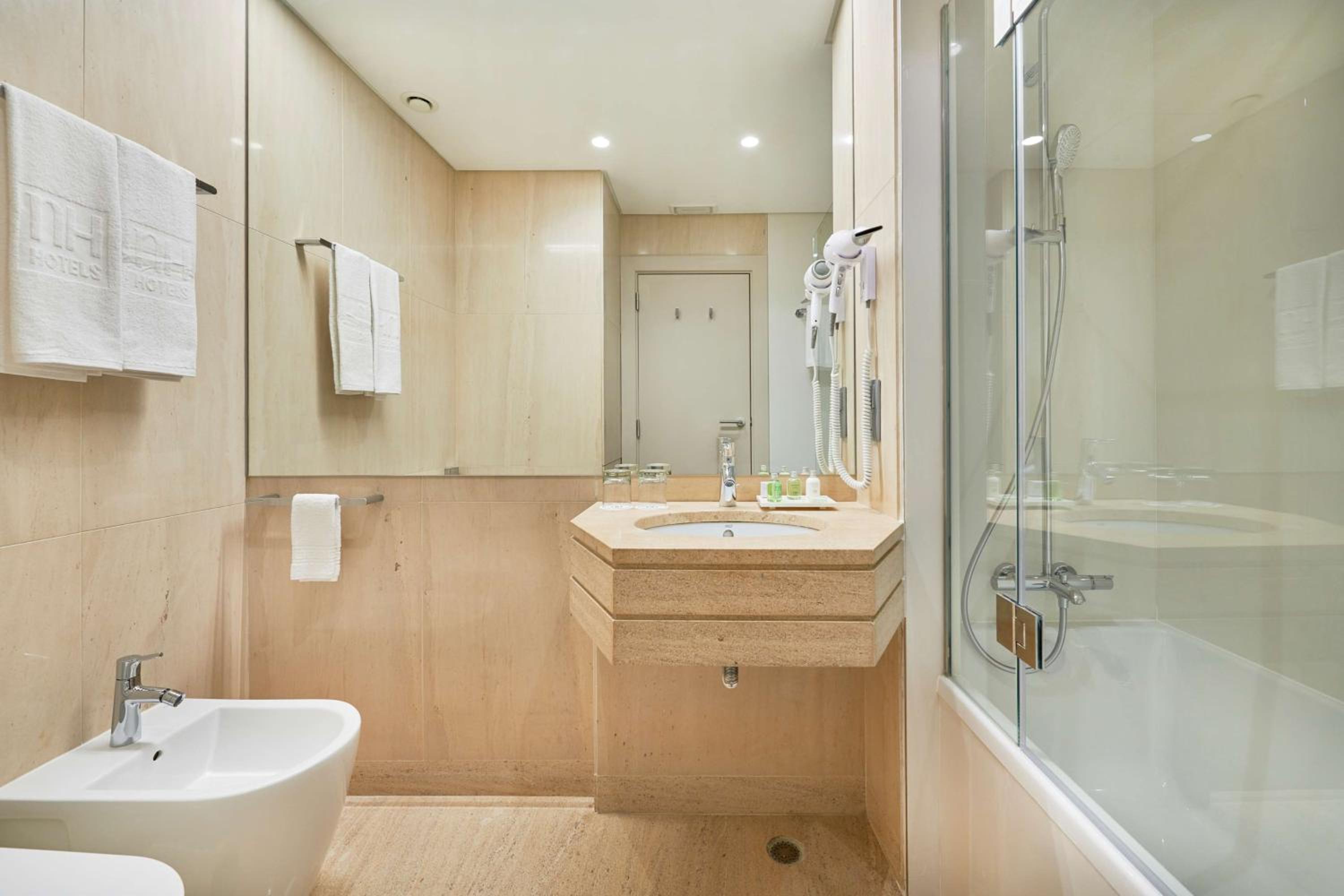 Standard Double Or Twin Room Free Parking photo 3