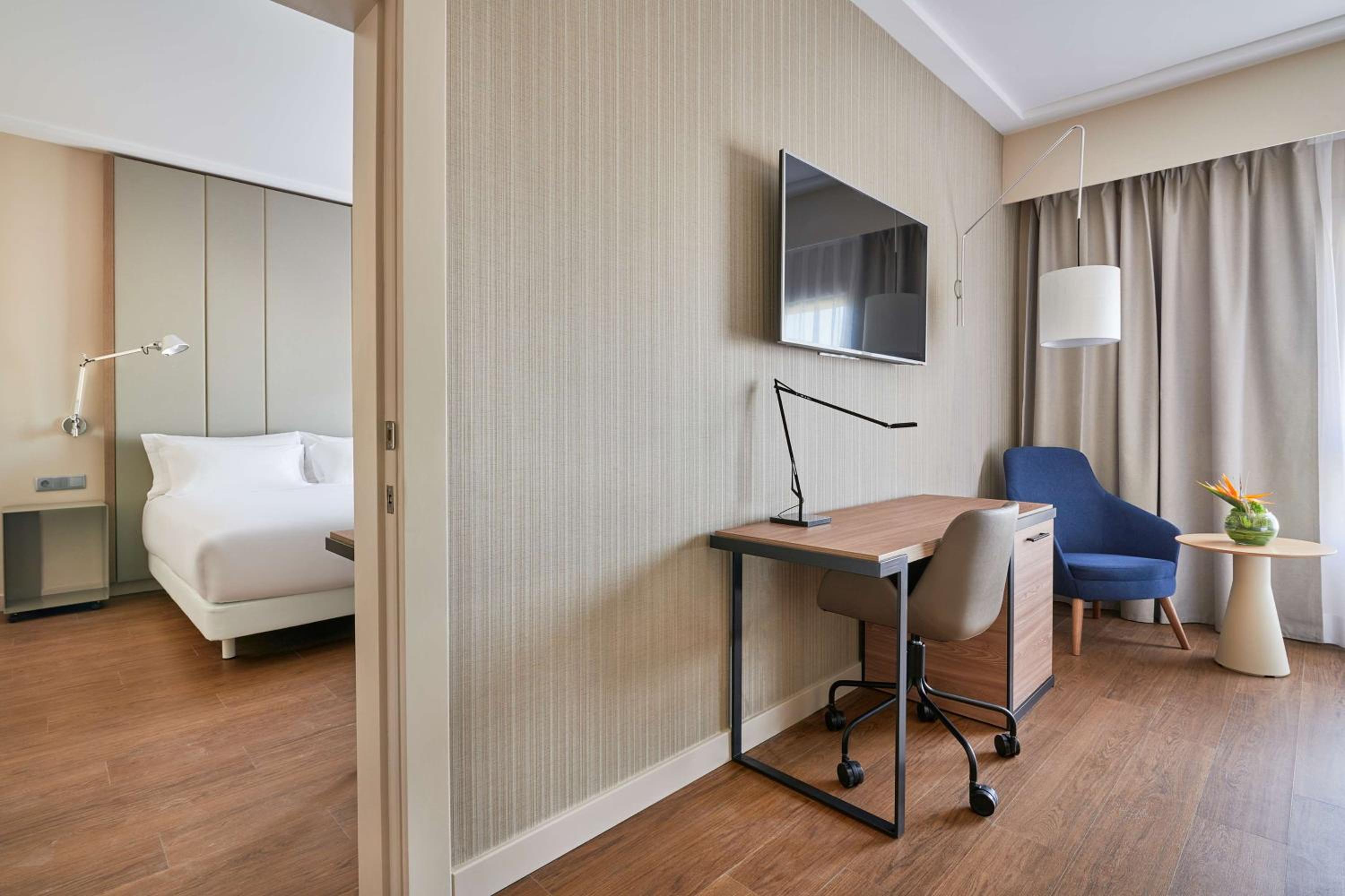 Family Connecting Room (2 Adults + 2 Children) photo 2