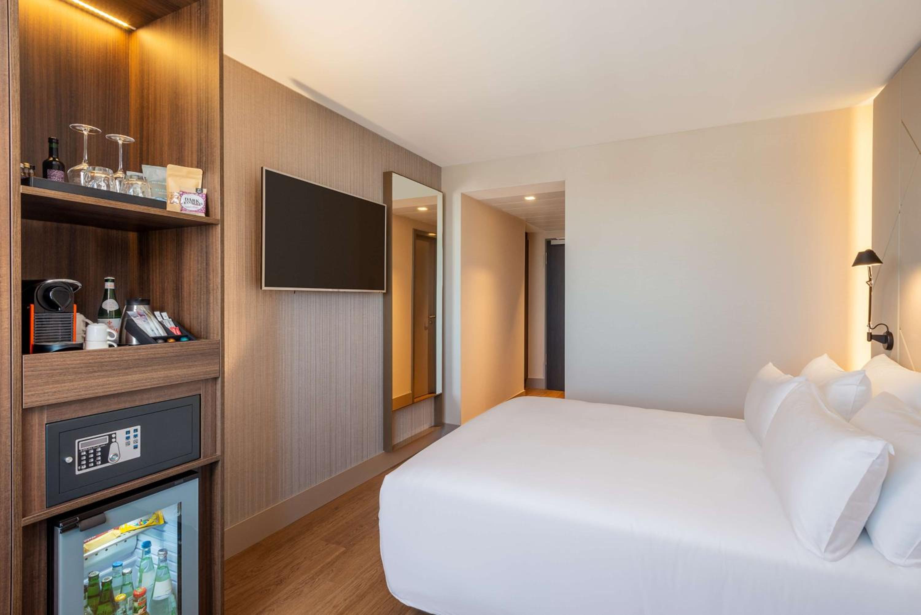 Superior Double or Twin Room with City View