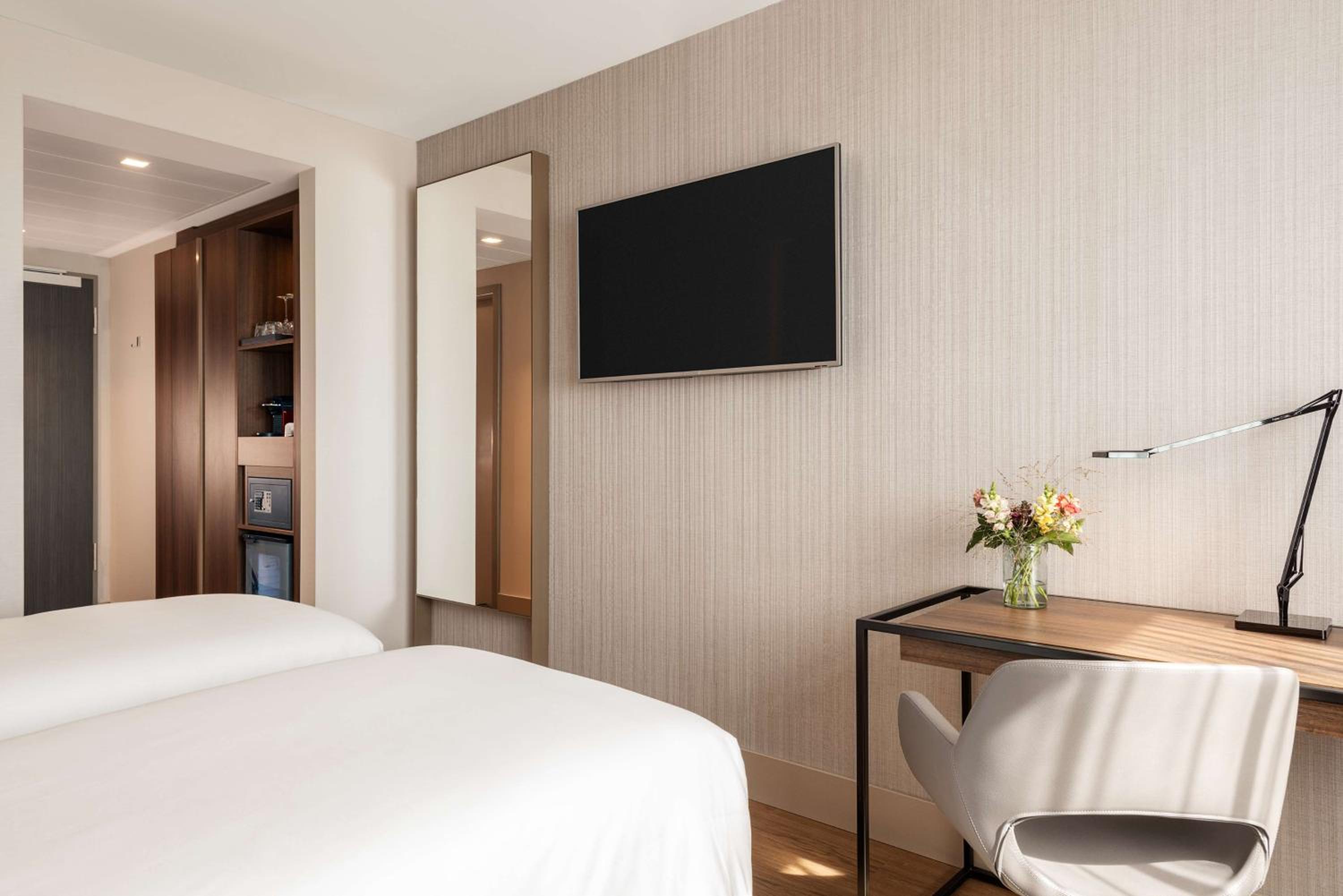 Superior Double Room with One Twin Bed and 2 Adults Occupancy (Non Smoking)