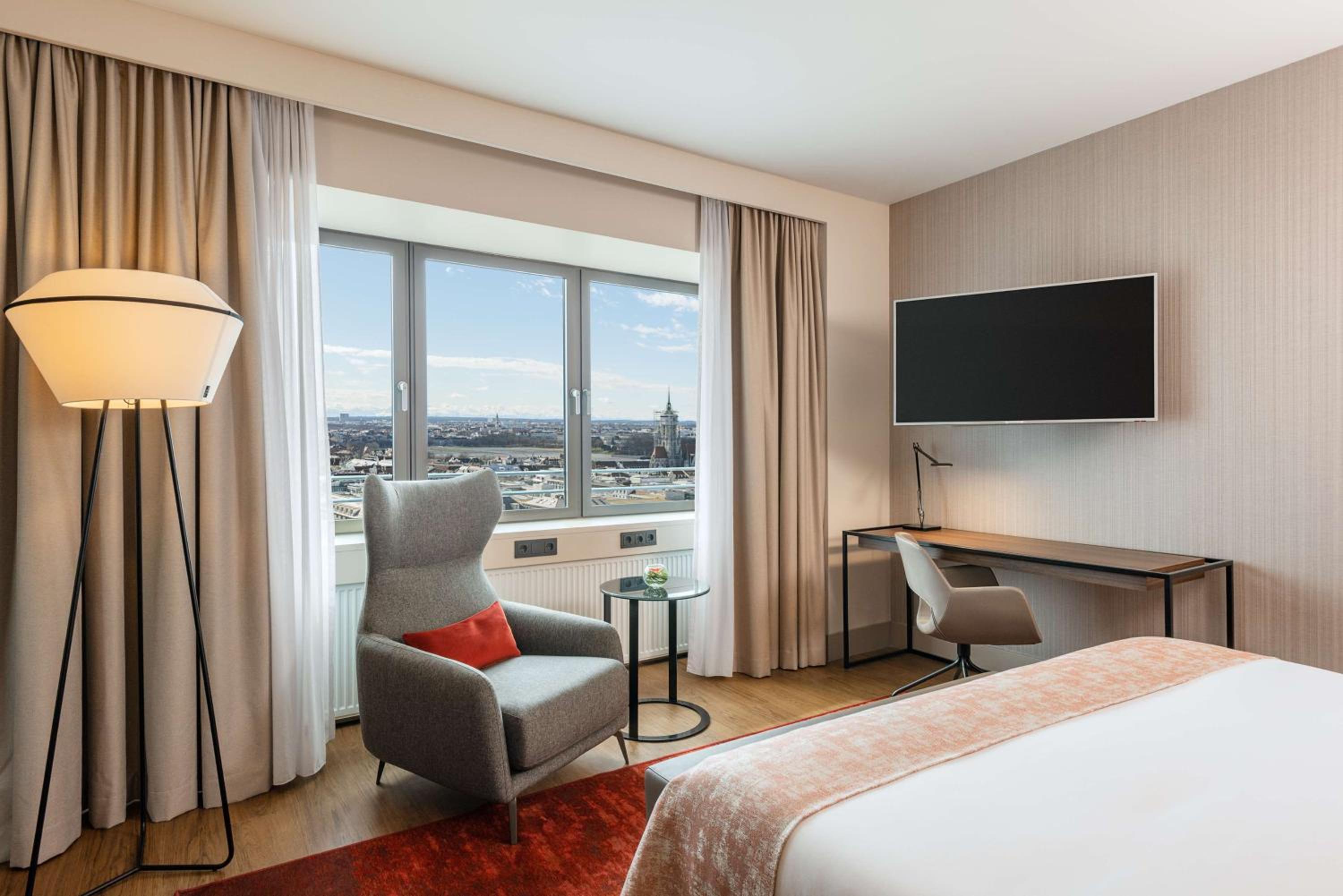 Premium Double or Twin Room with View - Photo 4