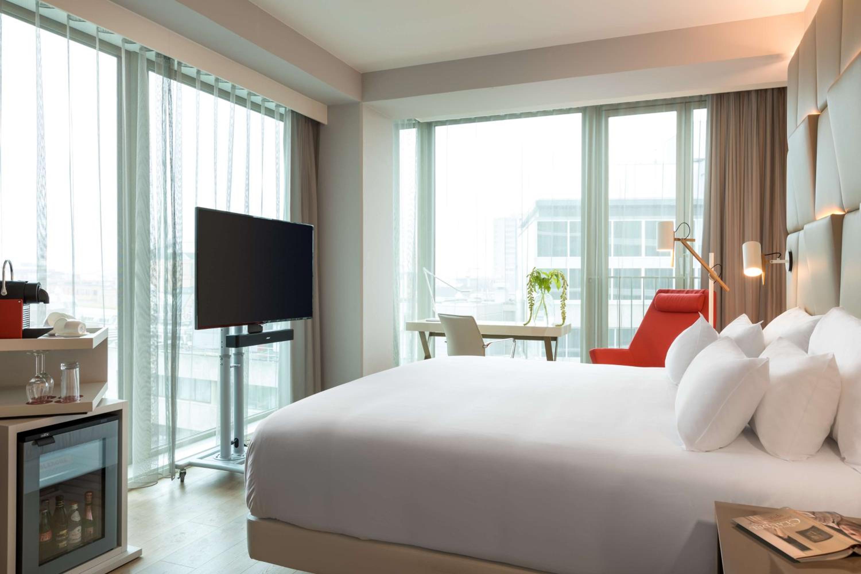 Family Adjoining Room (3 Adults + 1 Child) photo 2