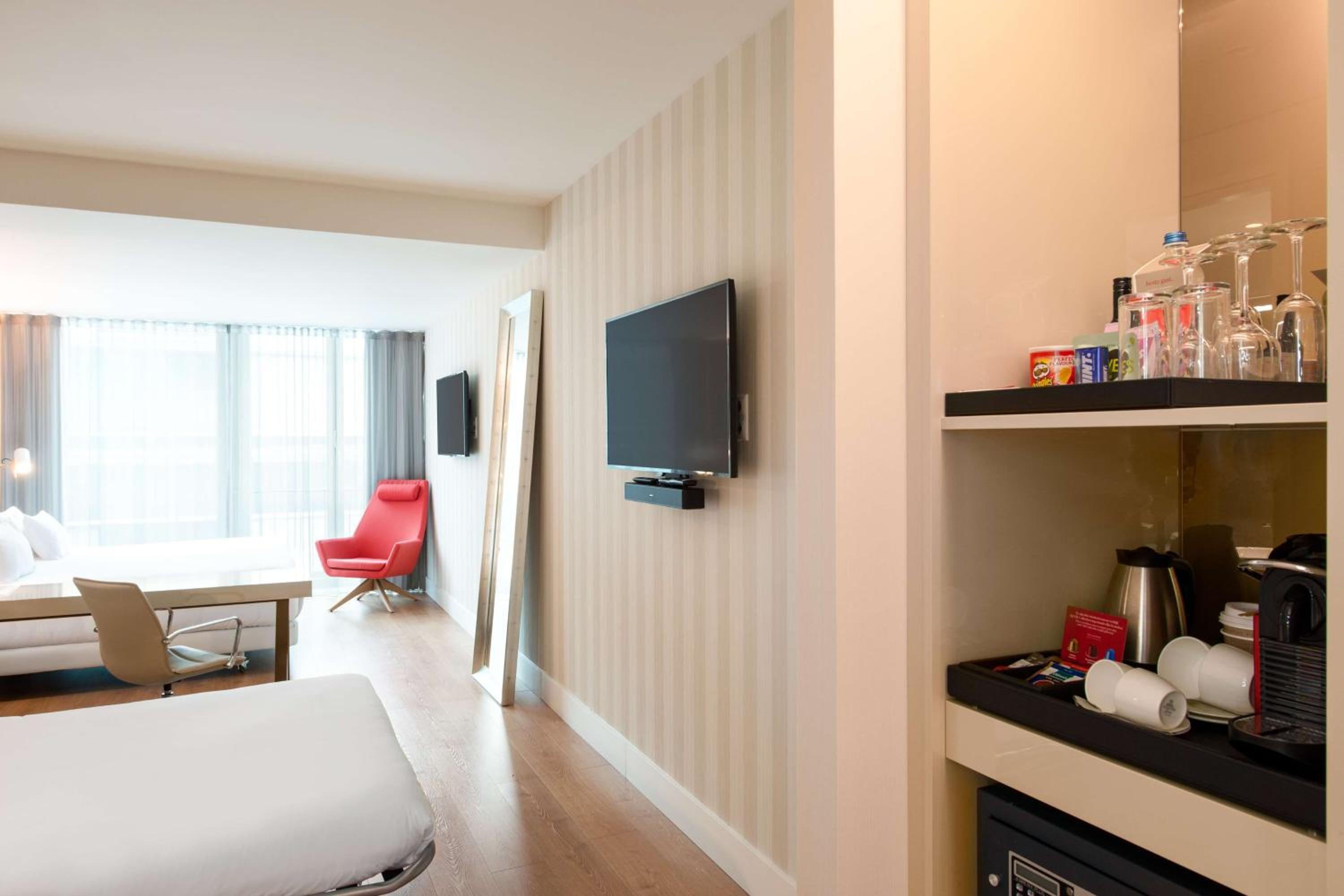 Junior Suite with Extra Bed (2 Adults + 2 Children) photo 1
