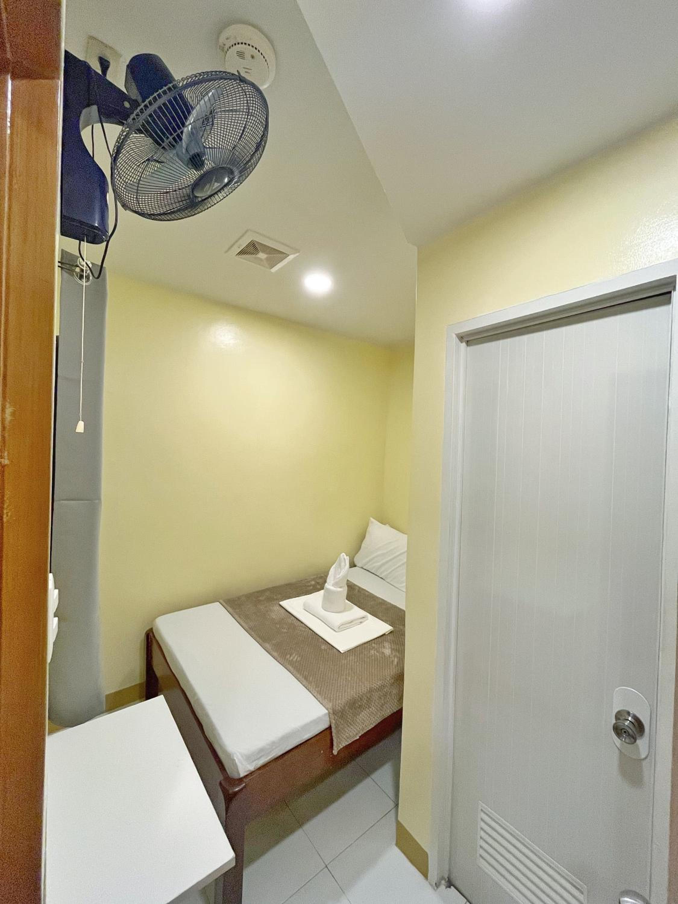 Standard Double Room with Fan - Photo 1