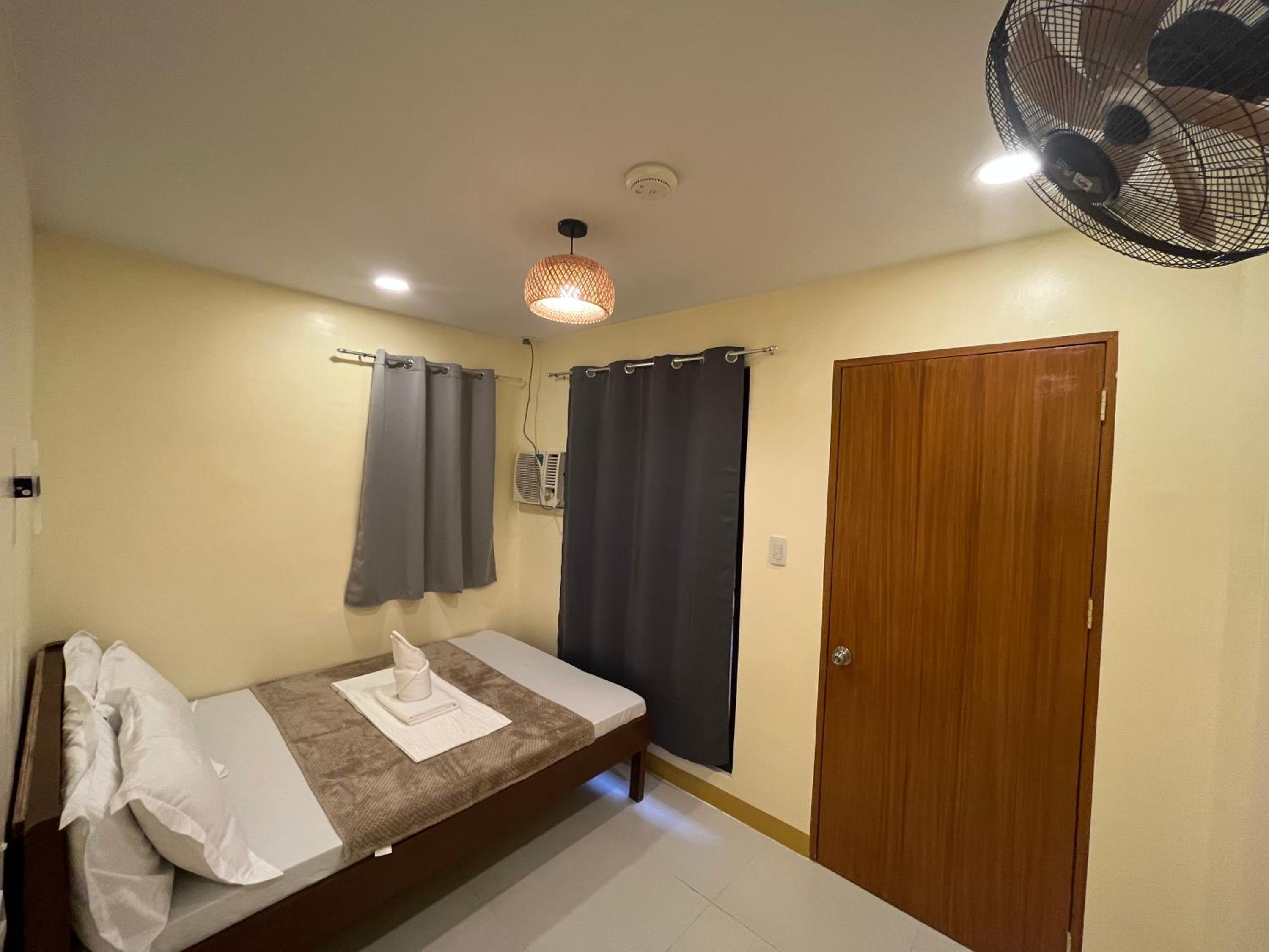 Deluxe Queen Room - Photo 1
