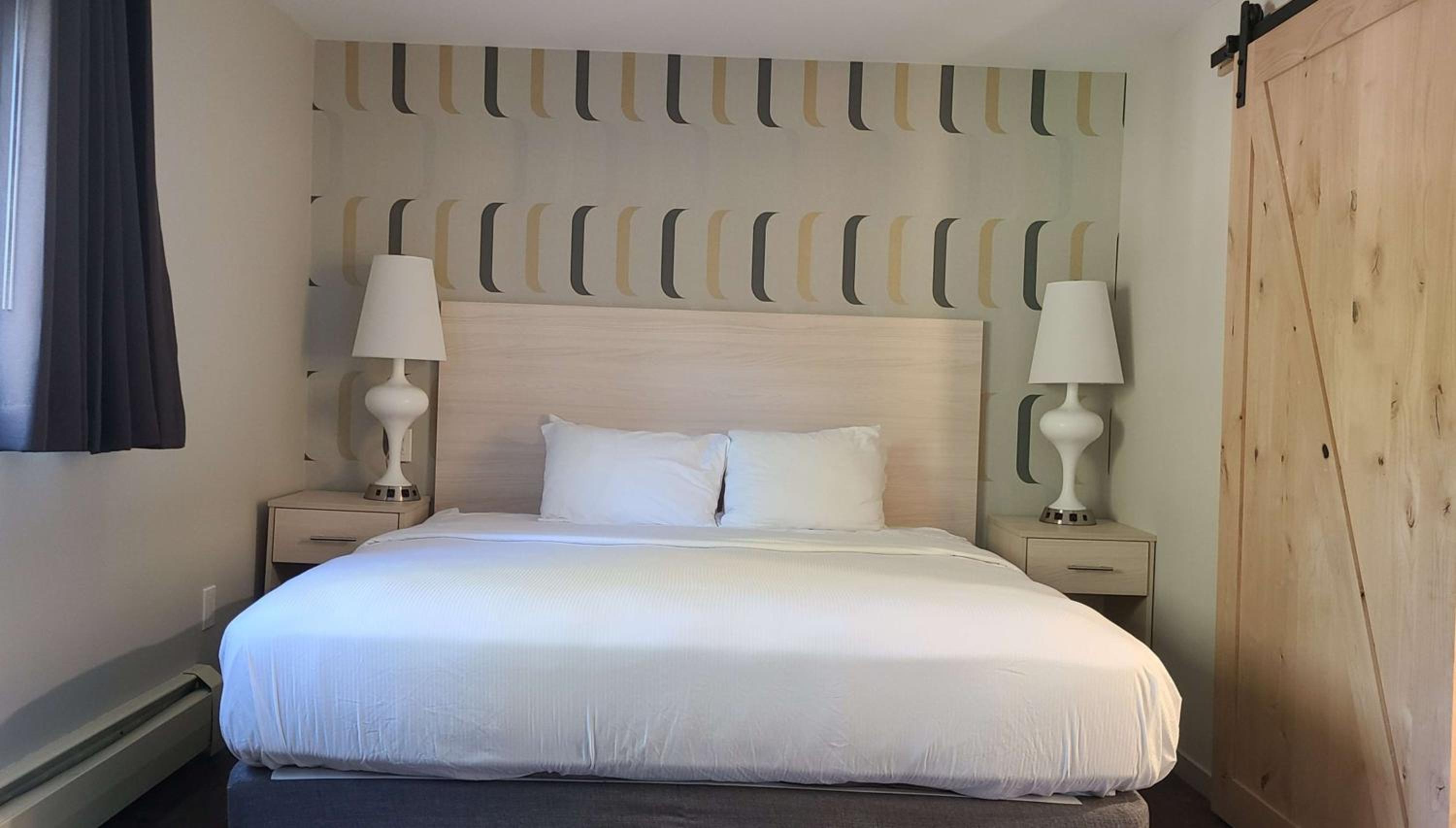 Suite with One King Bed and Two Queen Beds (Not Pet-Friendly) - Photo 4