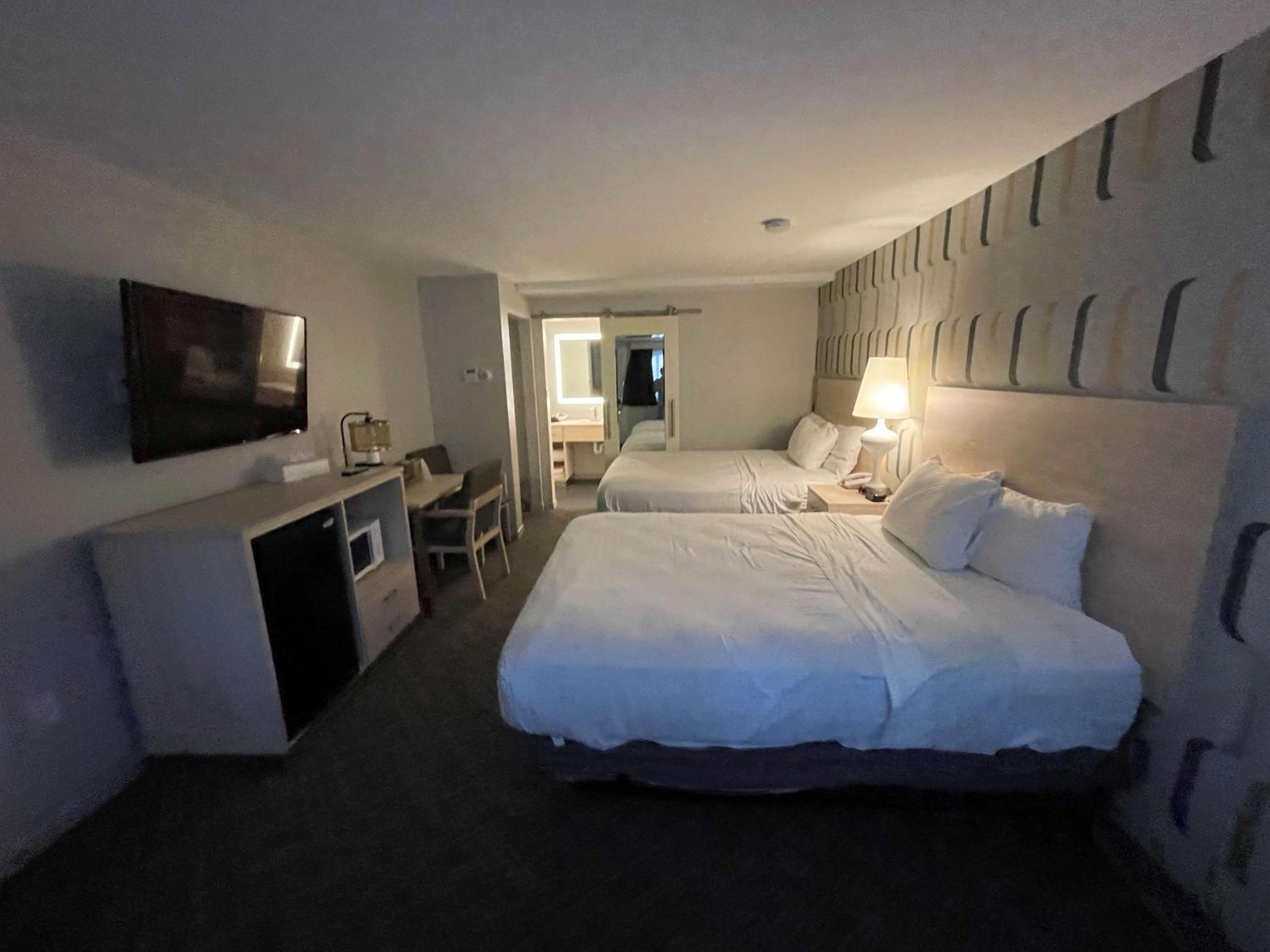 Queen Room with Two Queen Beds and Roll-In Shower - Disability Access - Photo 2