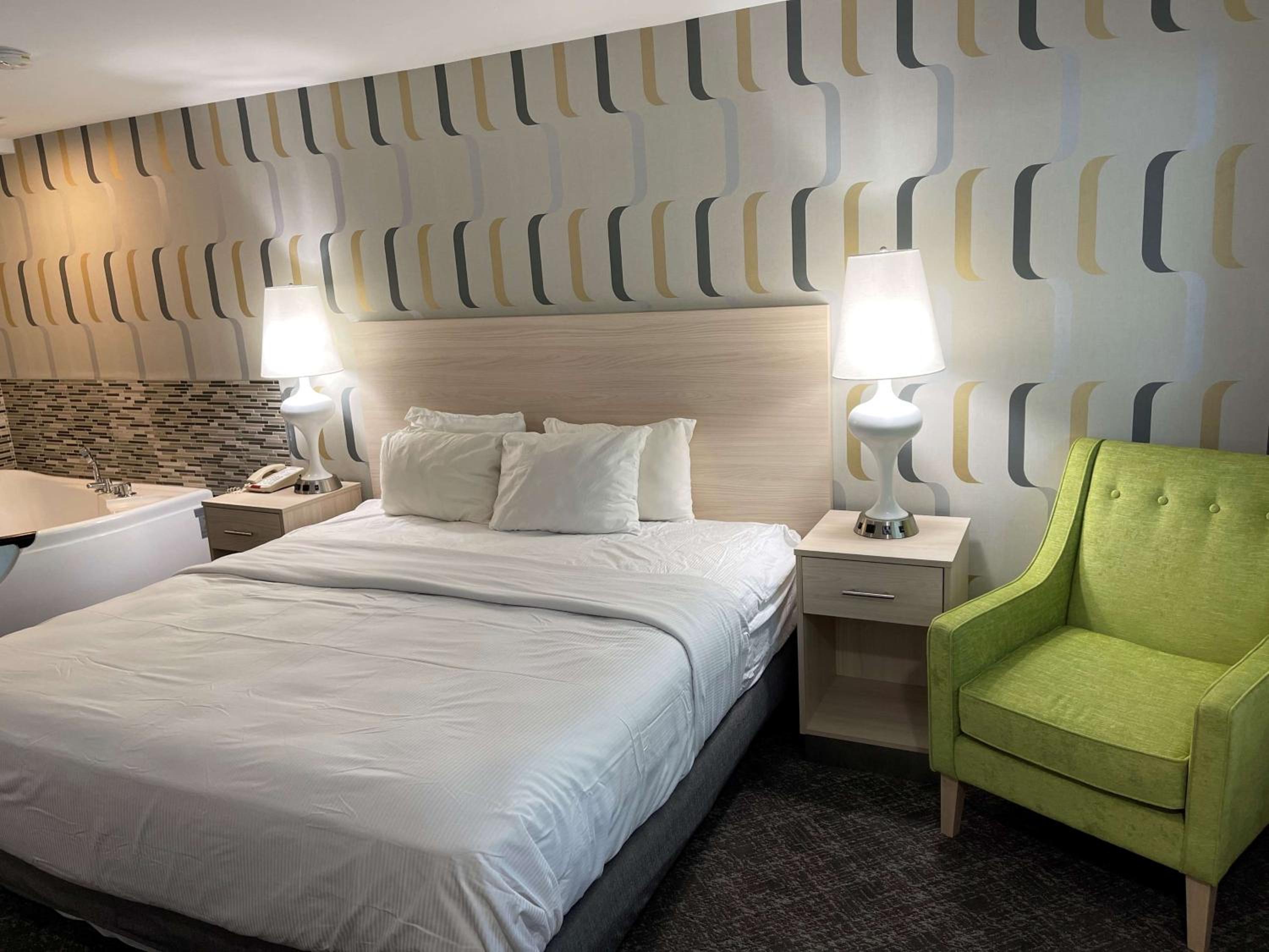 King Room with Jetted Tub (Not Pet-Friendly) - Photo 4