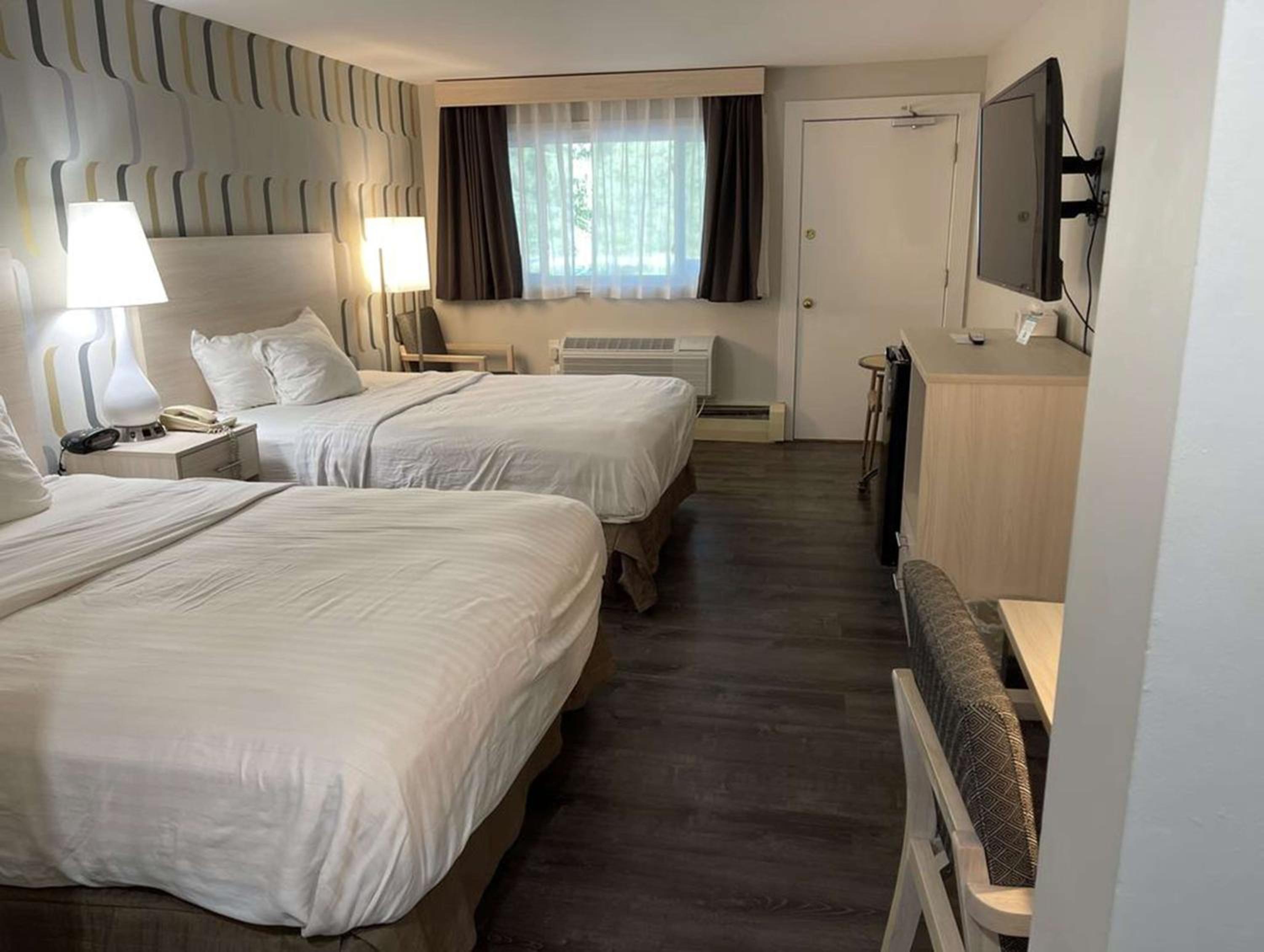 Queen Room with Two Queen Beds - Pet-friendly - Photo 1