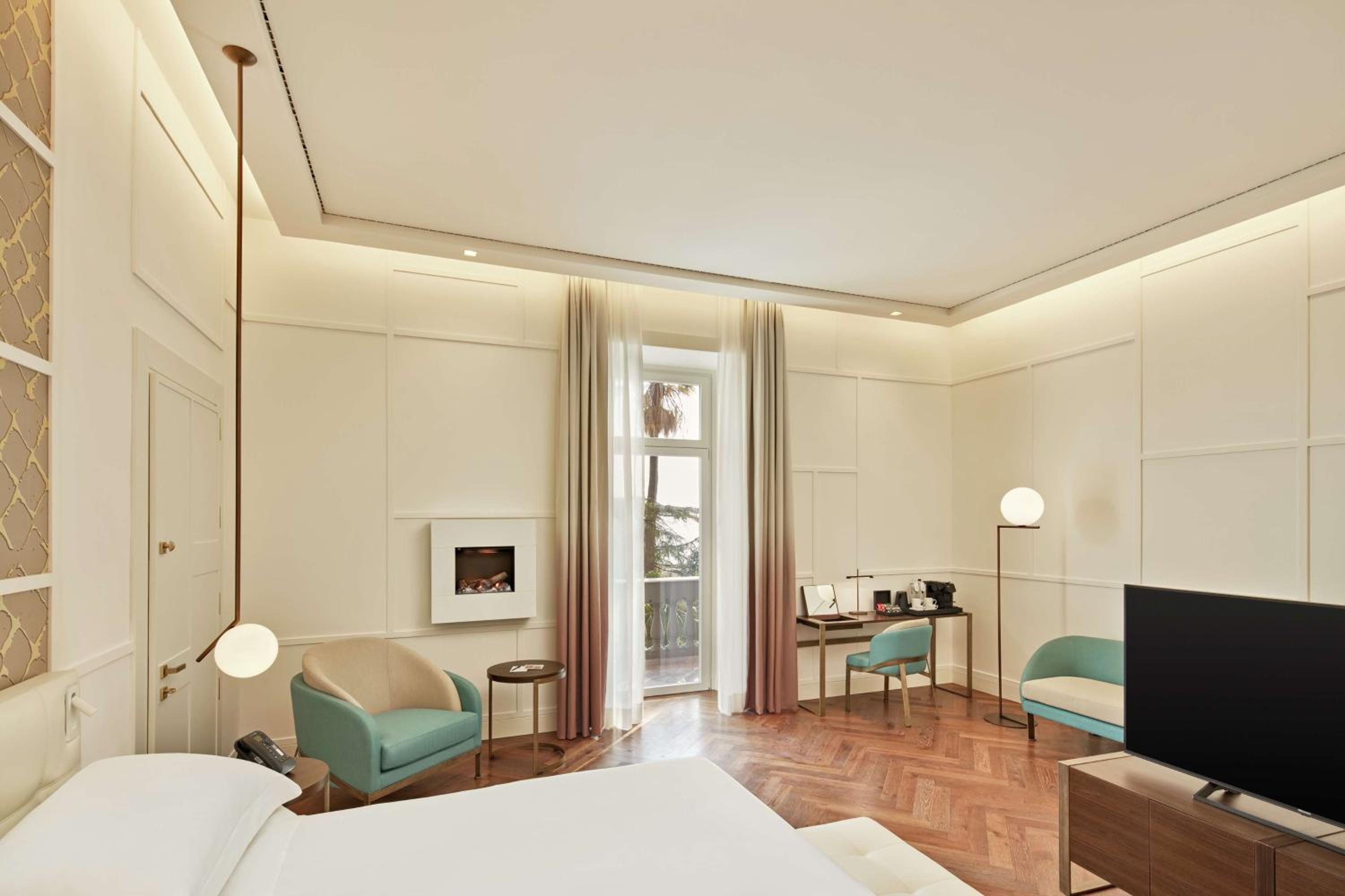 King Junior Suite with Fireplace