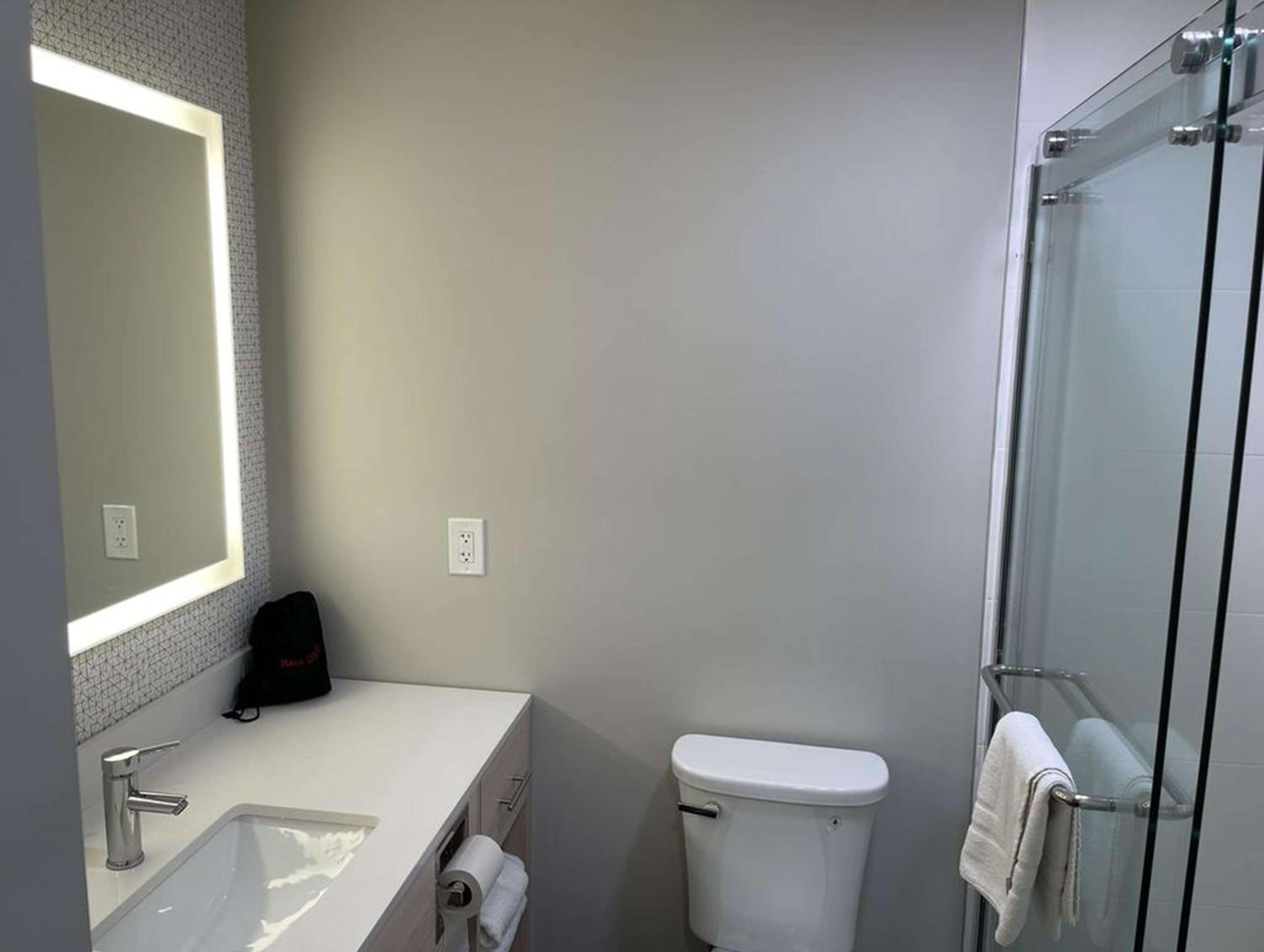 Queen Room with Two Queen Beds - River View (Not Pet-Friendly) - Photo 5