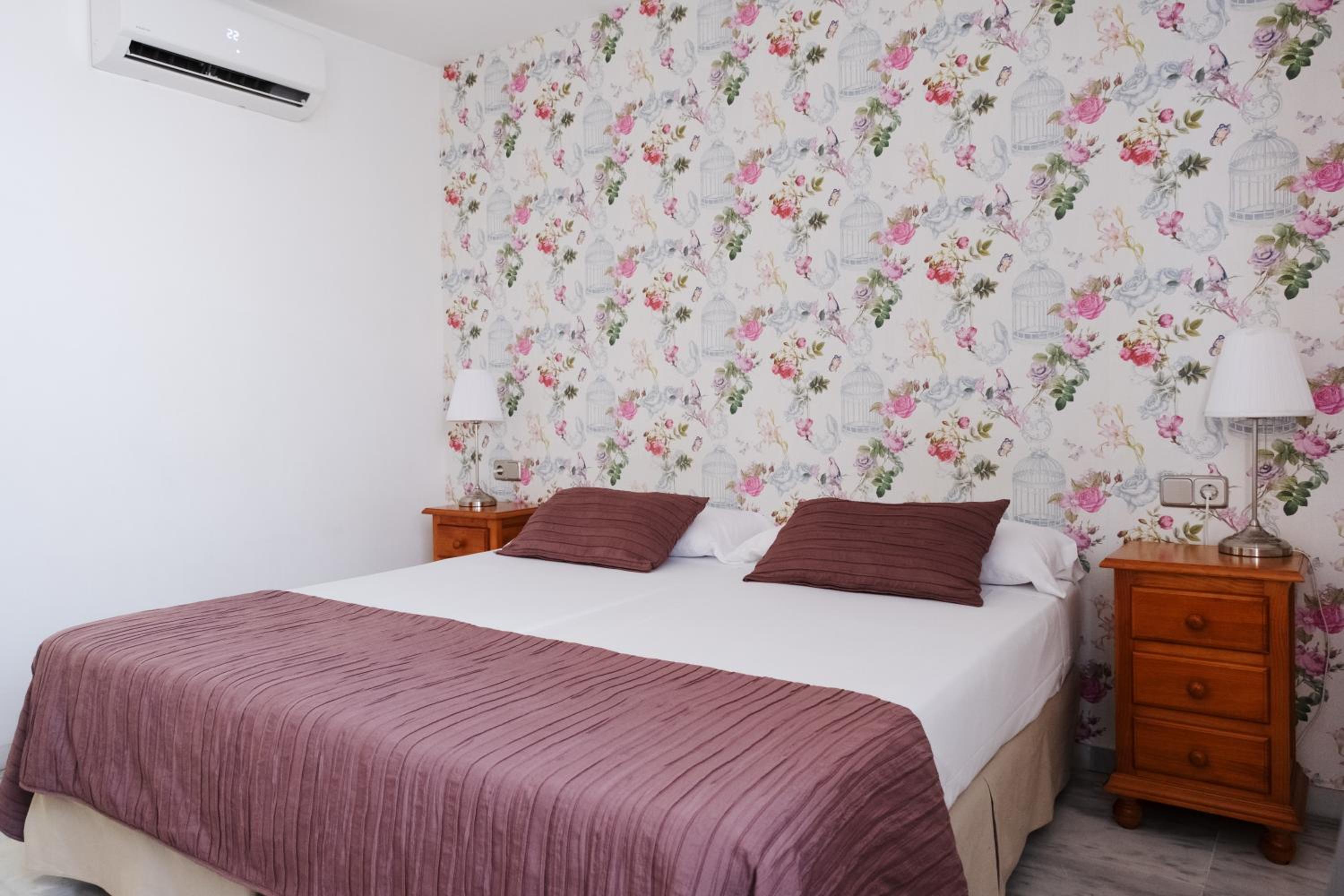 Double or Twin Room - Photo 3