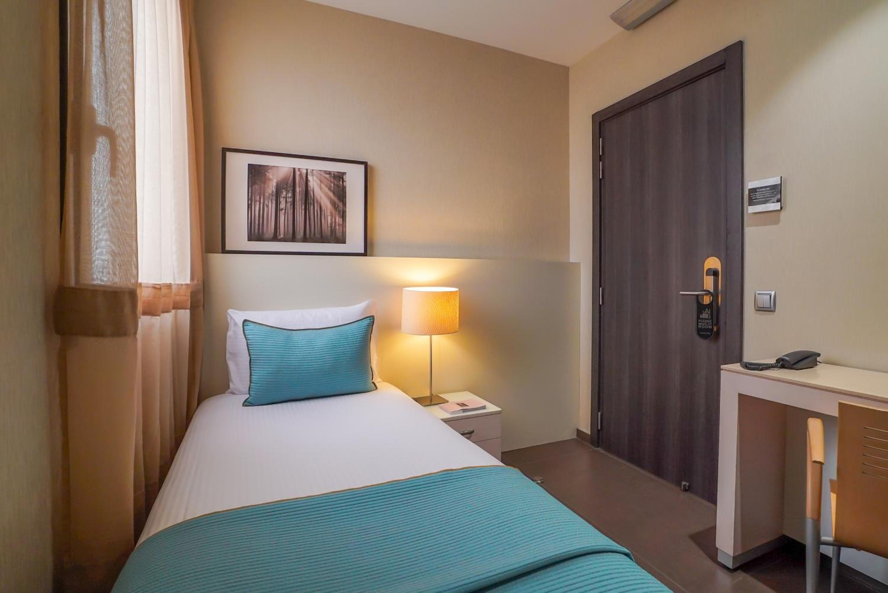 Single Room thumbnail 5