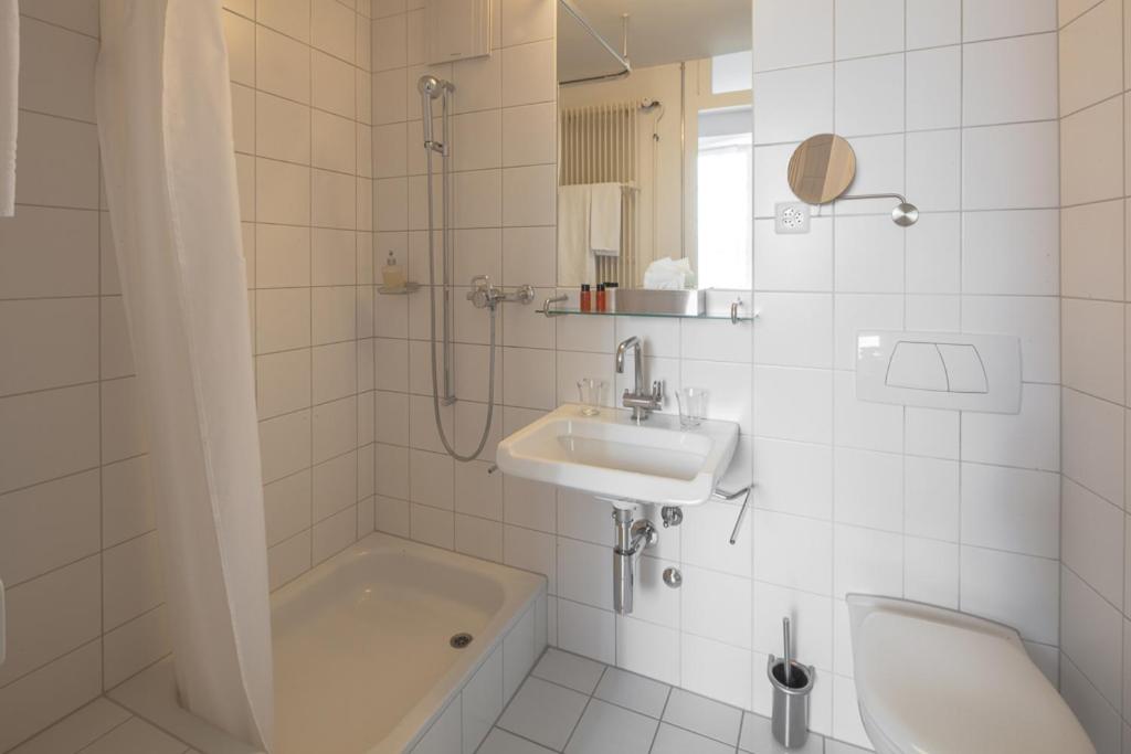 Premium Design Triple Room - Photo 5