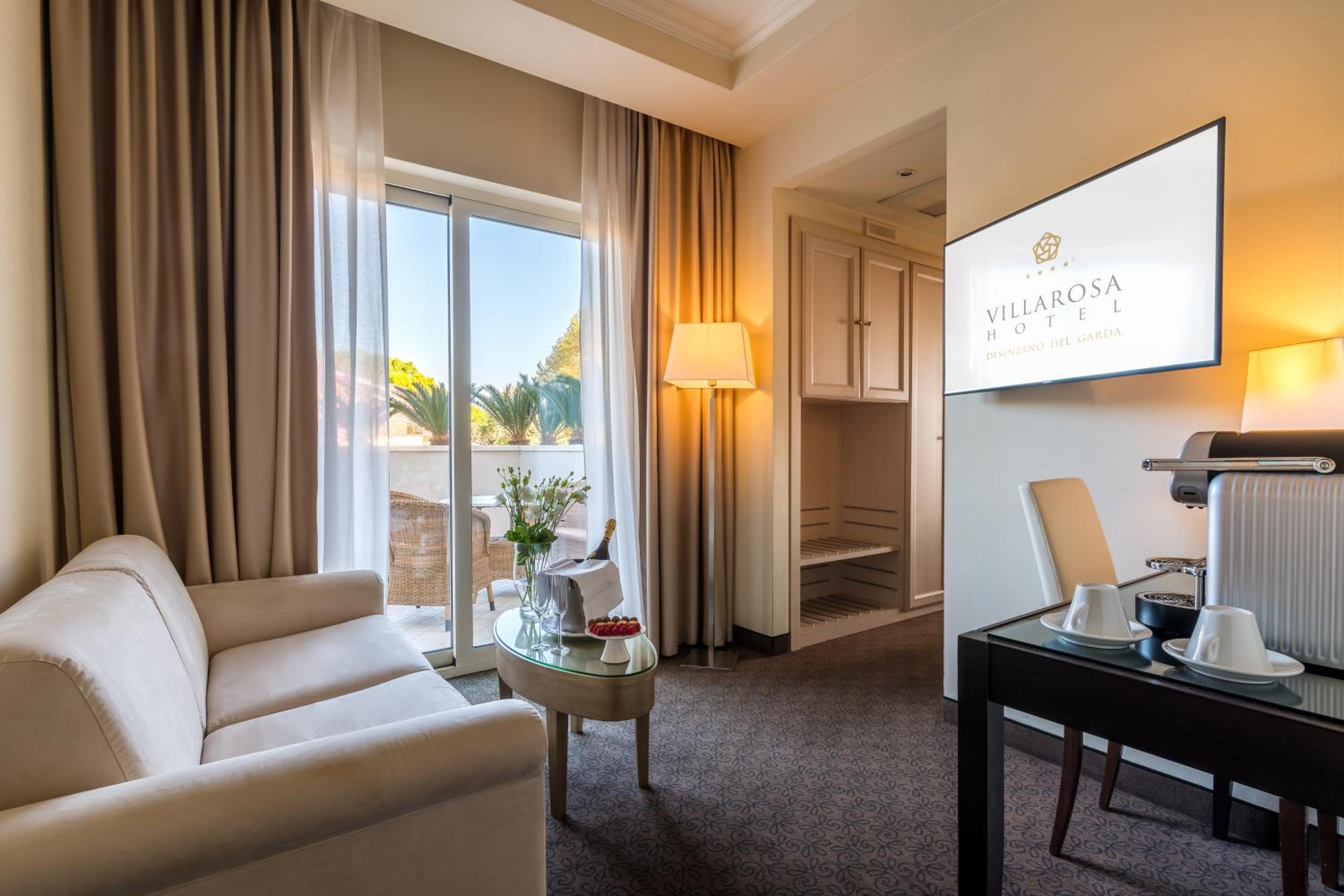 Suite with Balcony and Lake View - Photo 1
