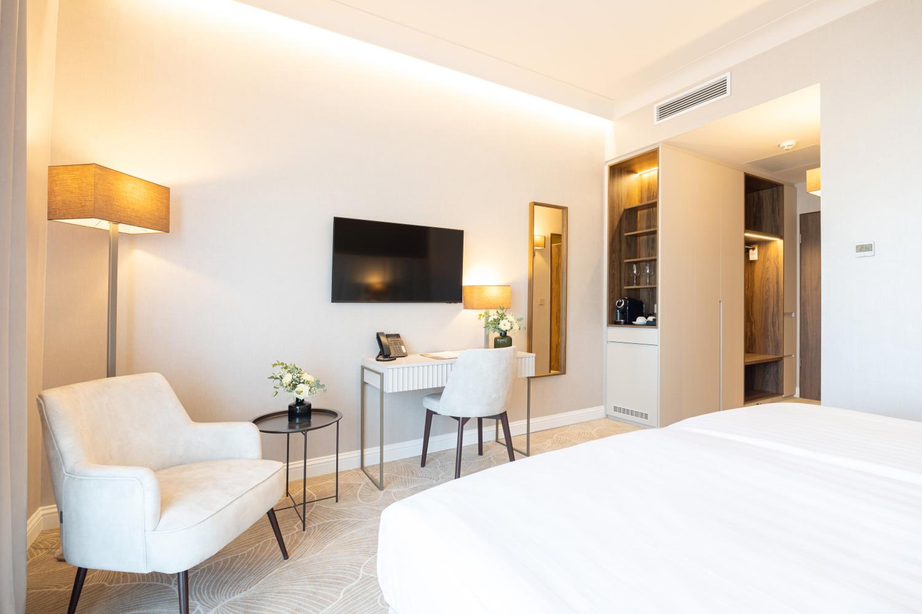 Double Room - Photo 3