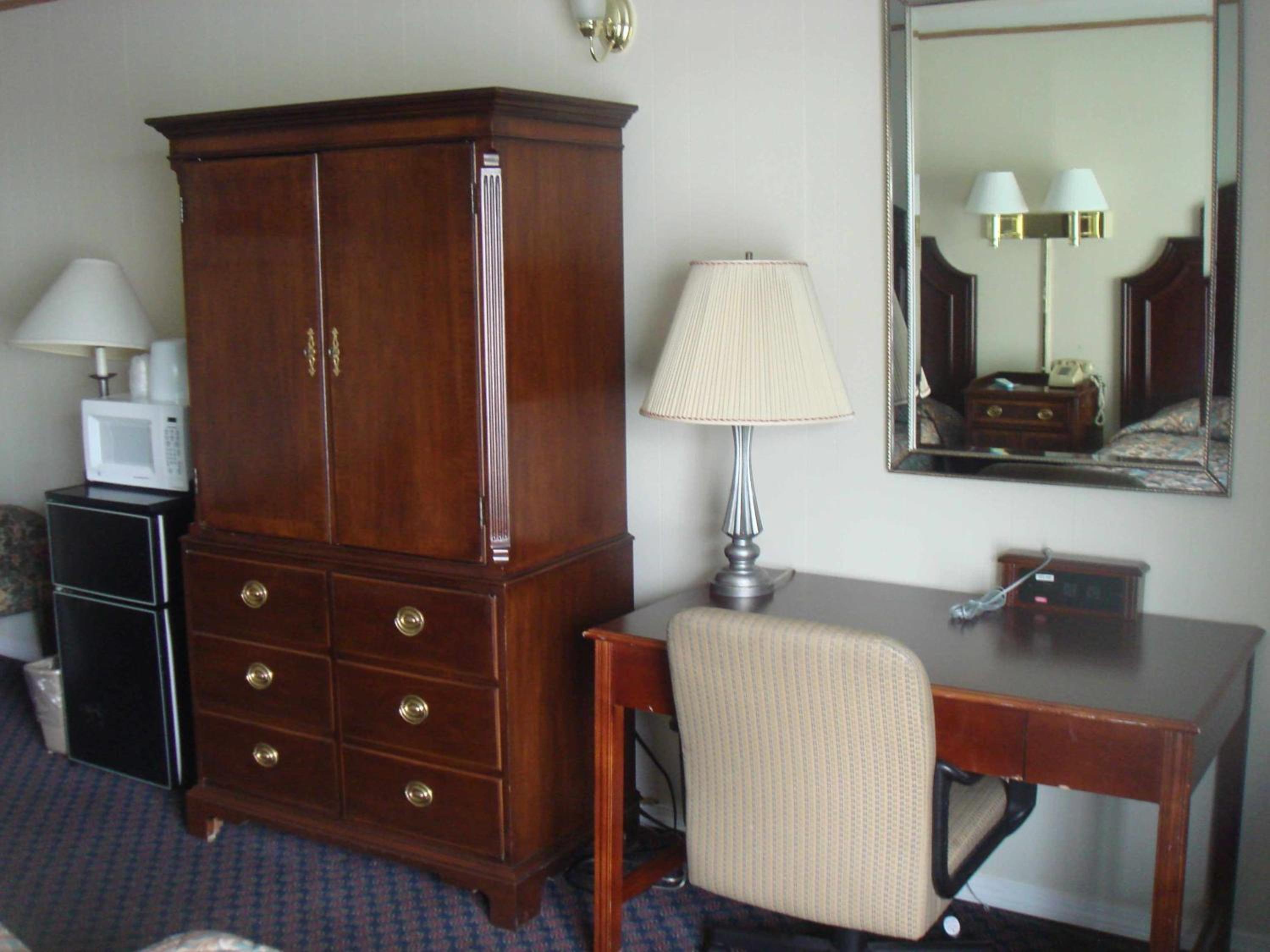 Standard King Room - Non-Smoking  - Photo 3