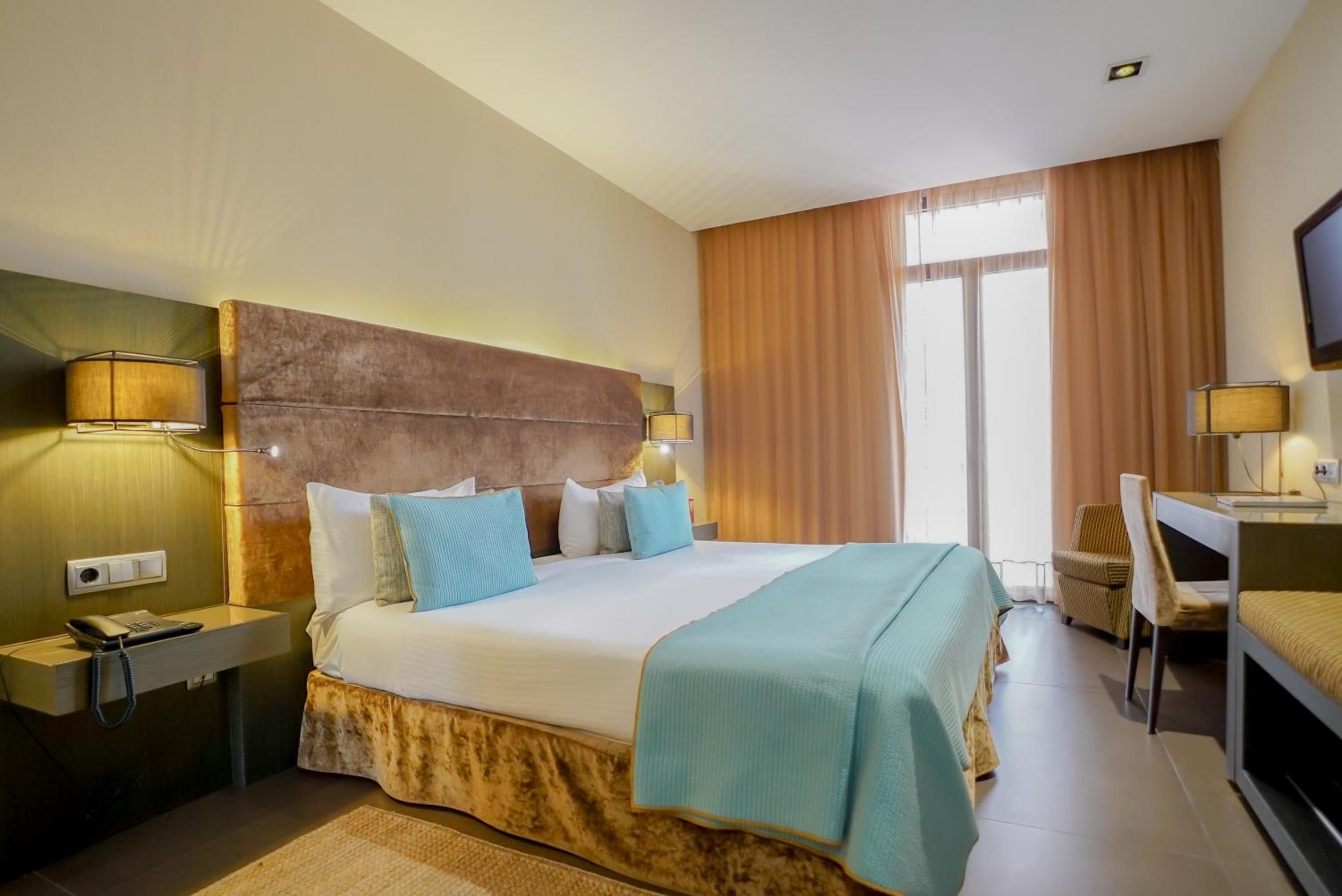 Superior Double Room thumbnail 5