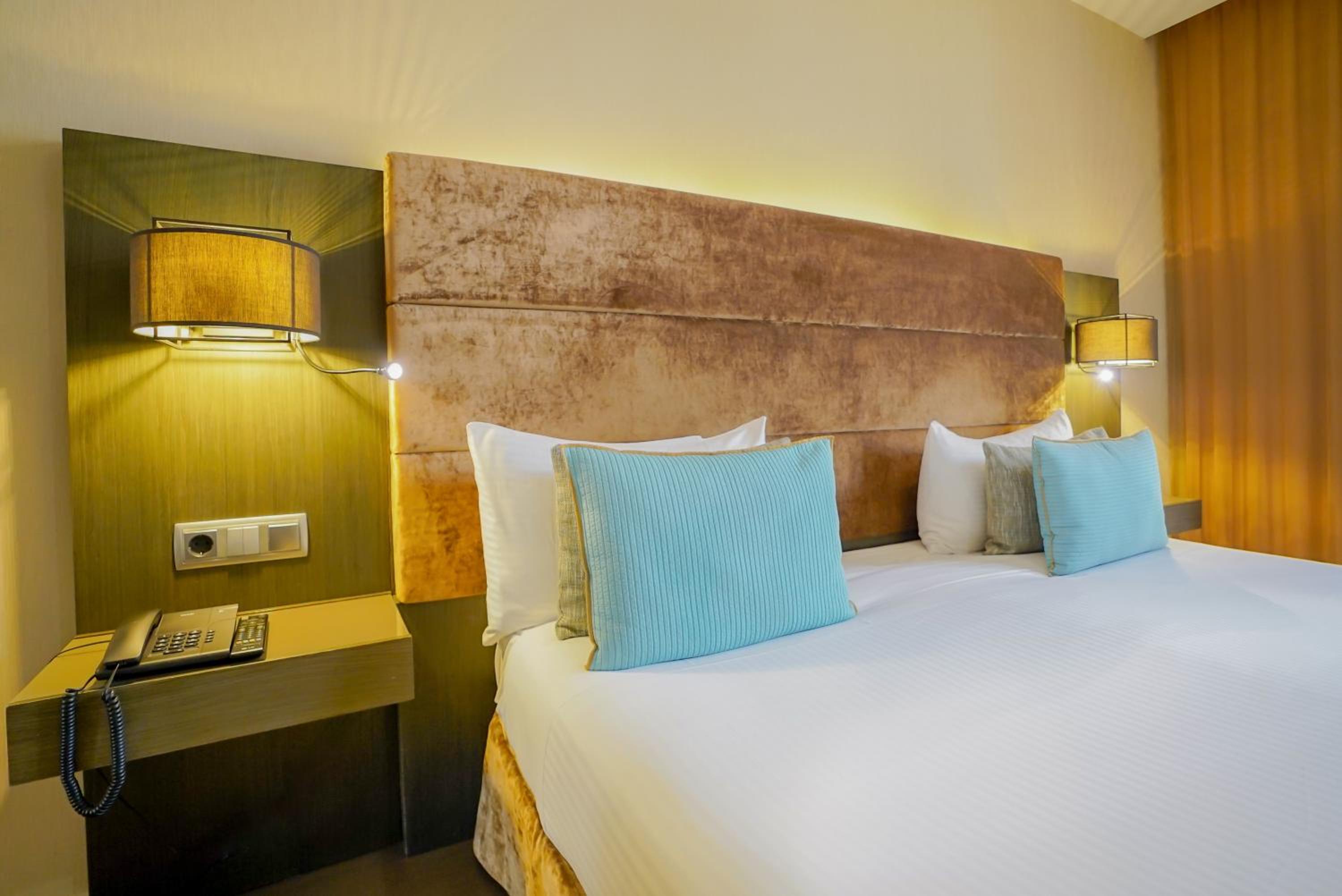 Superior Double Room thumbnail 6