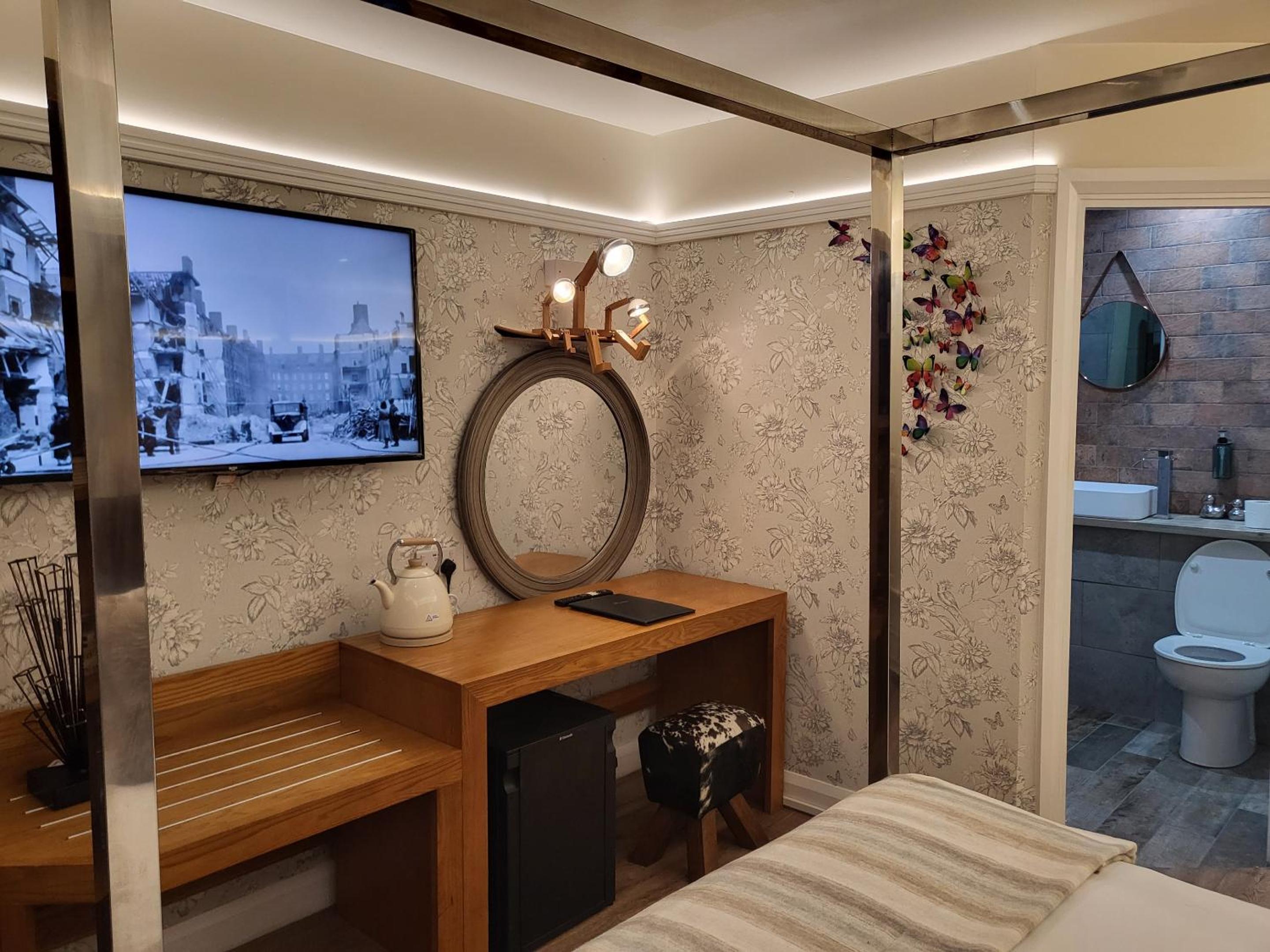 Deluxe King Room photo 3