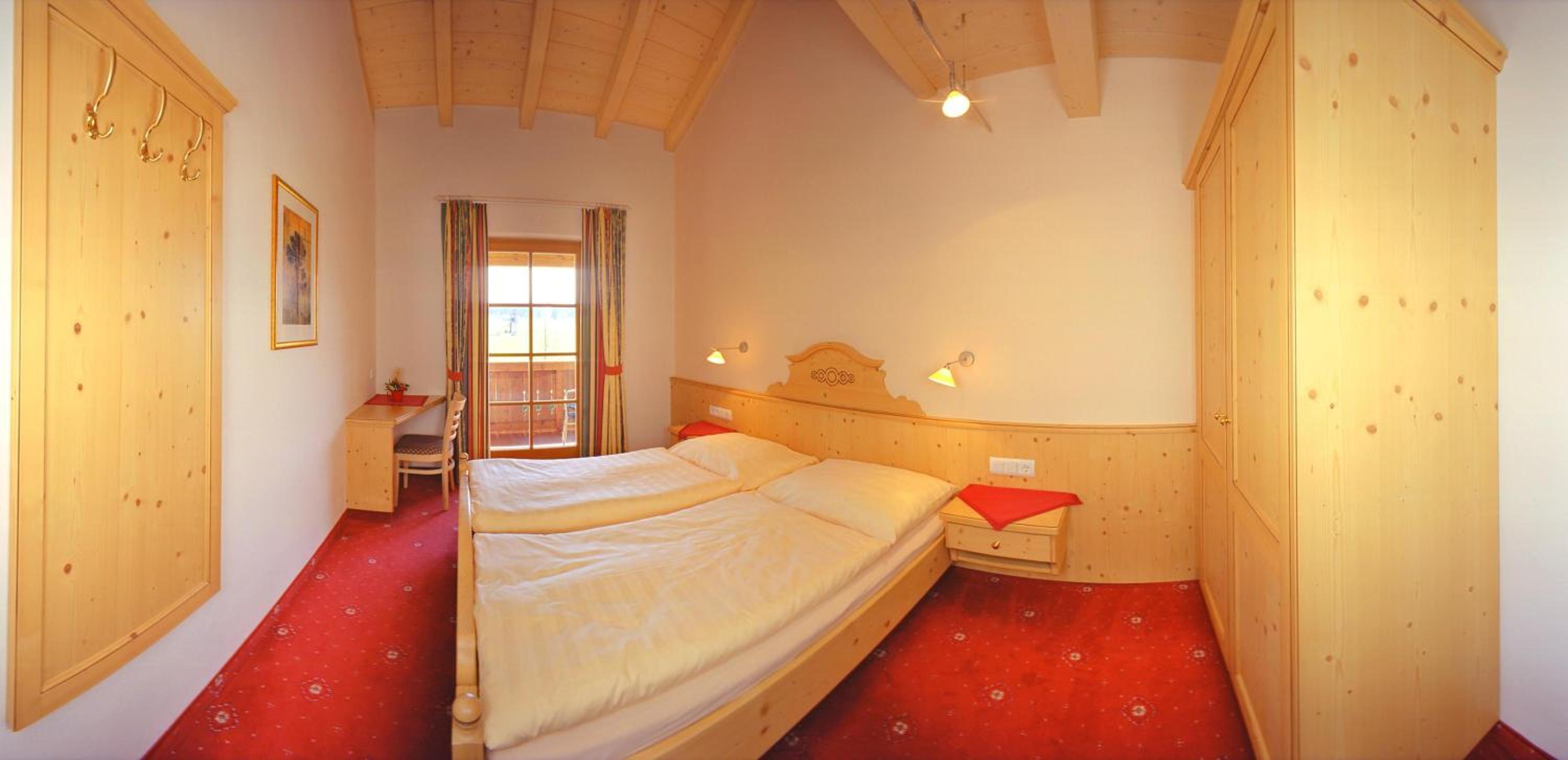 One-Bedroom Suite - Photo 5