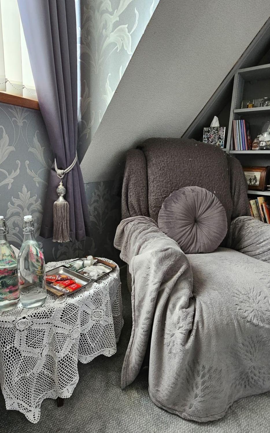 Budget Twin Room - Photo 8