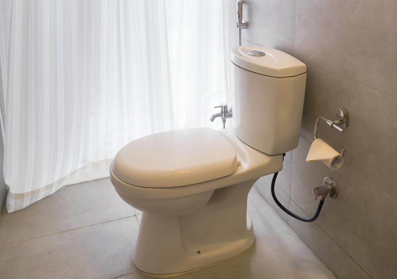 Standard King Room - Photo 10