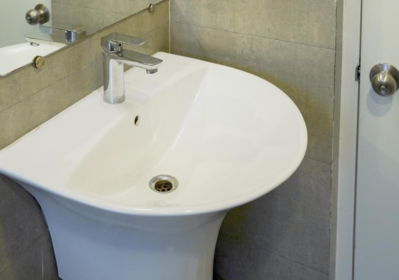 Standard Twin Room - Photo 7