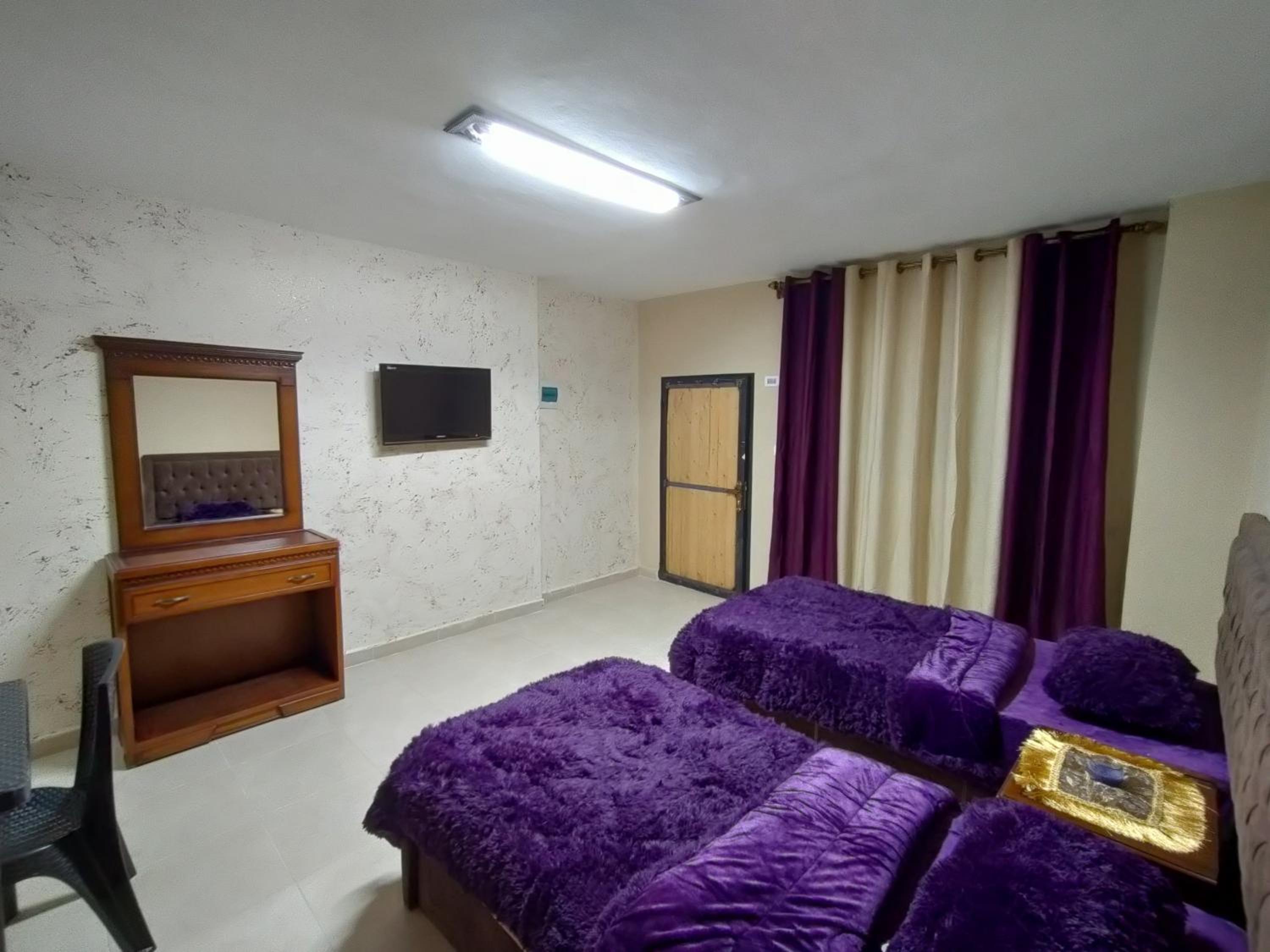 Twin Room With Shared Toilet