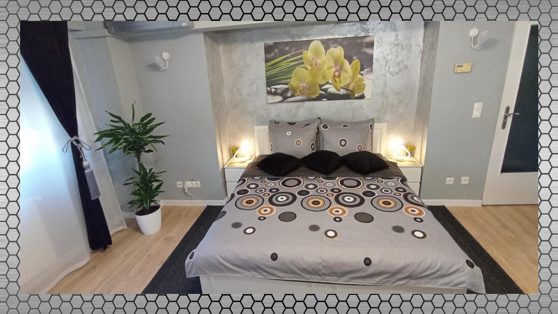 One-Bedroom Apartment - Photo 12