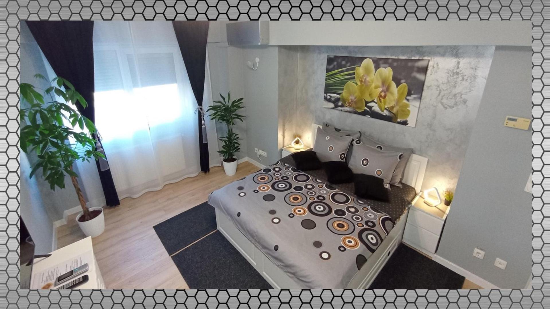 One-Bedroom Apartment - Photo 13