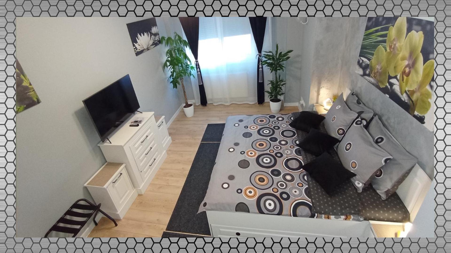 One-Bedroom Apartment - Photo 14
