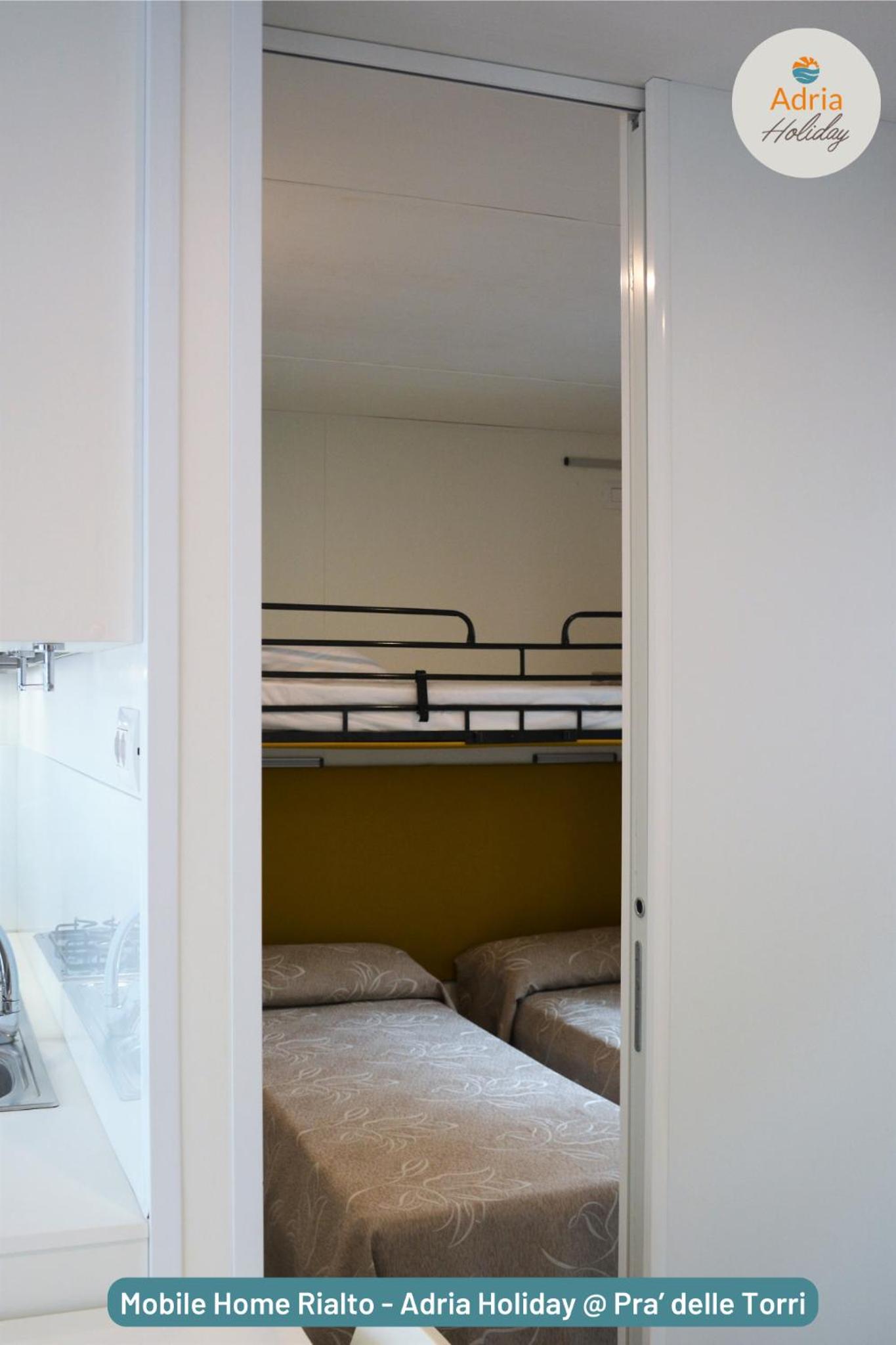 Mobile Home photo 3