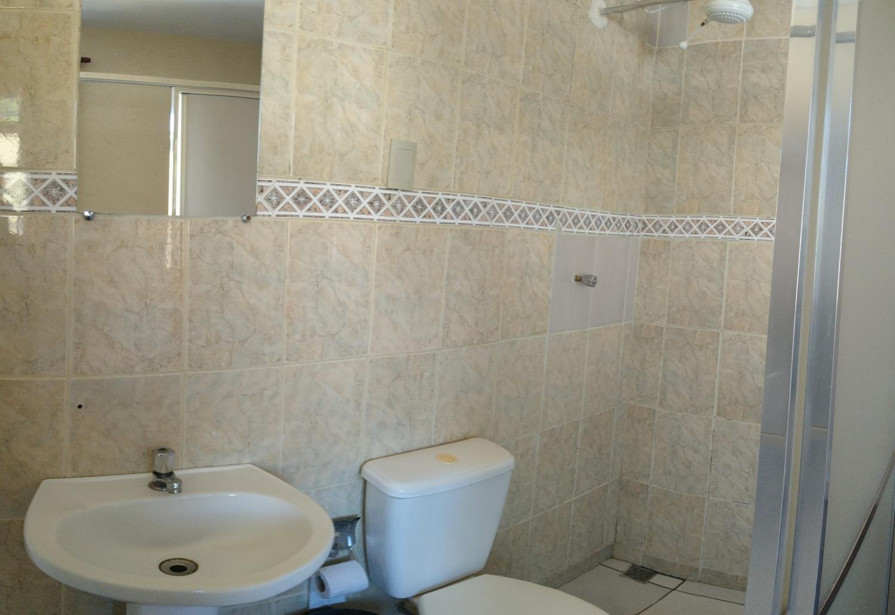Double Room with Private Bathroom photo 2