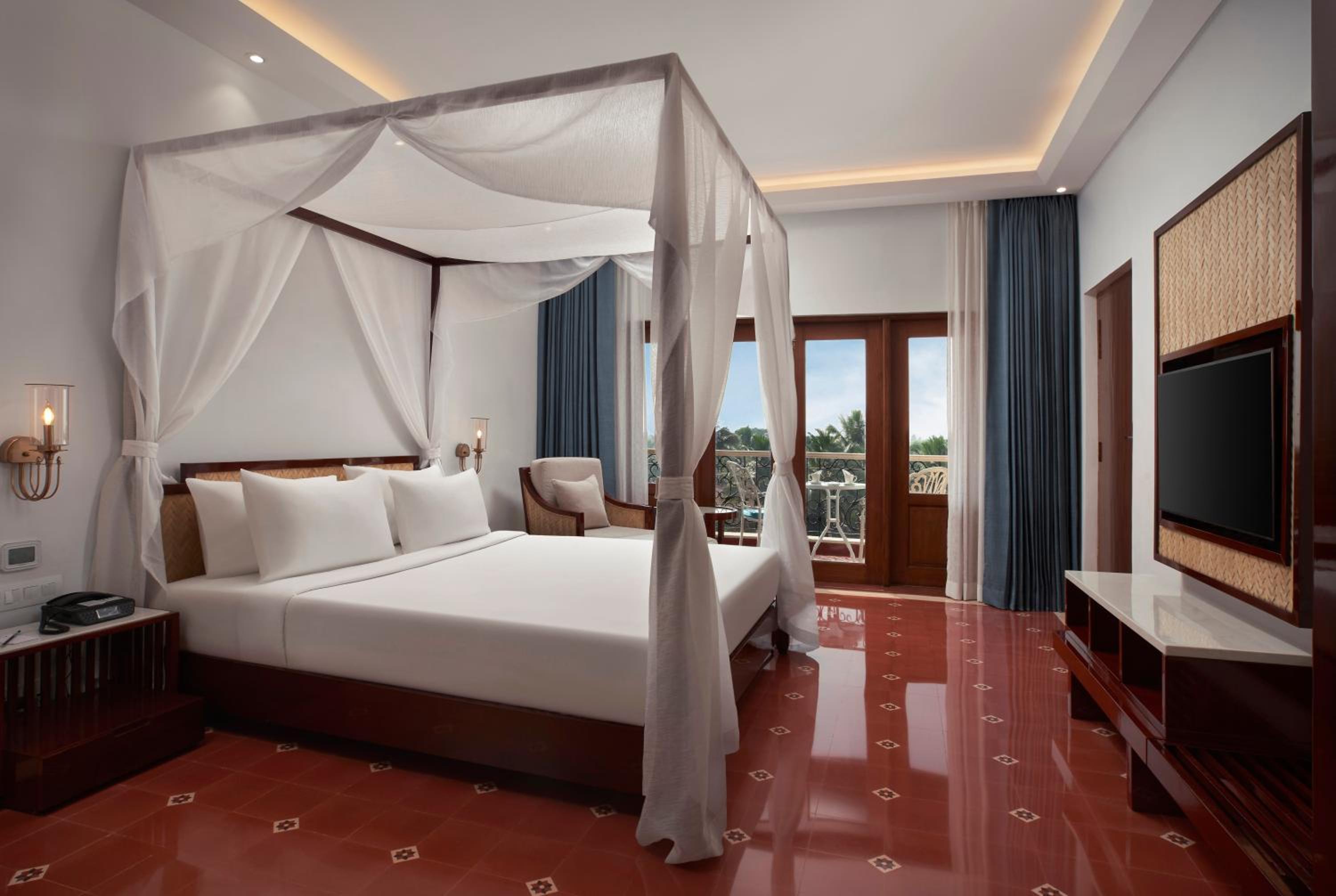 Luxury suite with Balcony & Living room - 10% Discount of Food & Soft Beverages and SPA, 1 Goan Wine Bottle - Complimentary Hi-Tea (4:30 to 5:30pm), INR 500 Hotel Credit (minimum spend of INR 5000), Early Check-In upto 2 hours (subject to availability)