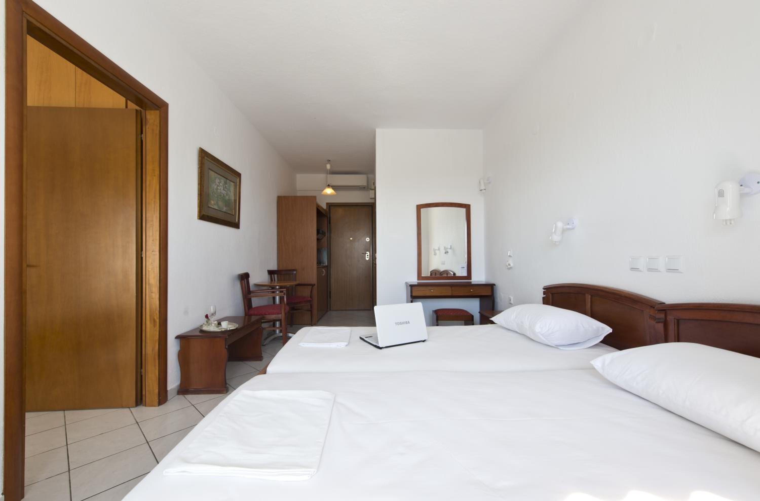 Two-Bedroom Apartment (4 Adults) - Photo 5